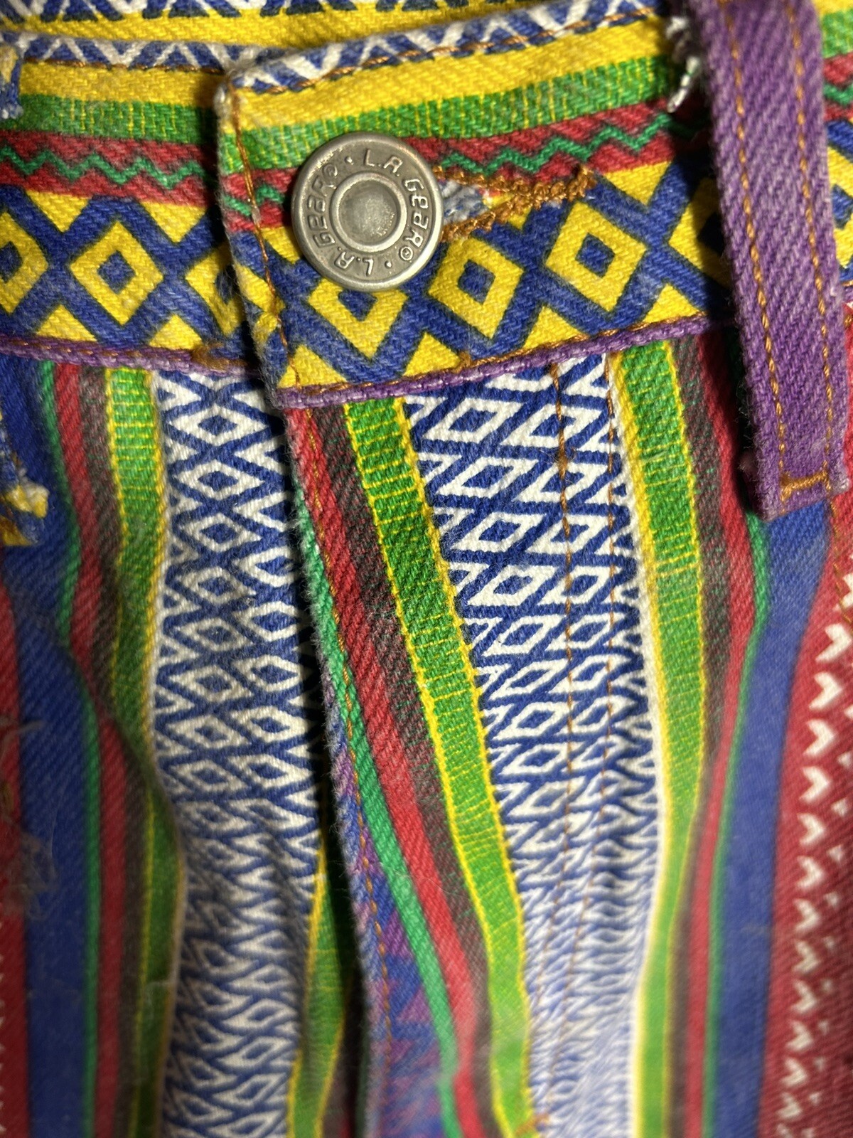 New Vintage LA Gear Tribal Pattern All Over Sz 7 26 x 23” Colorful Fun Jeans 90s