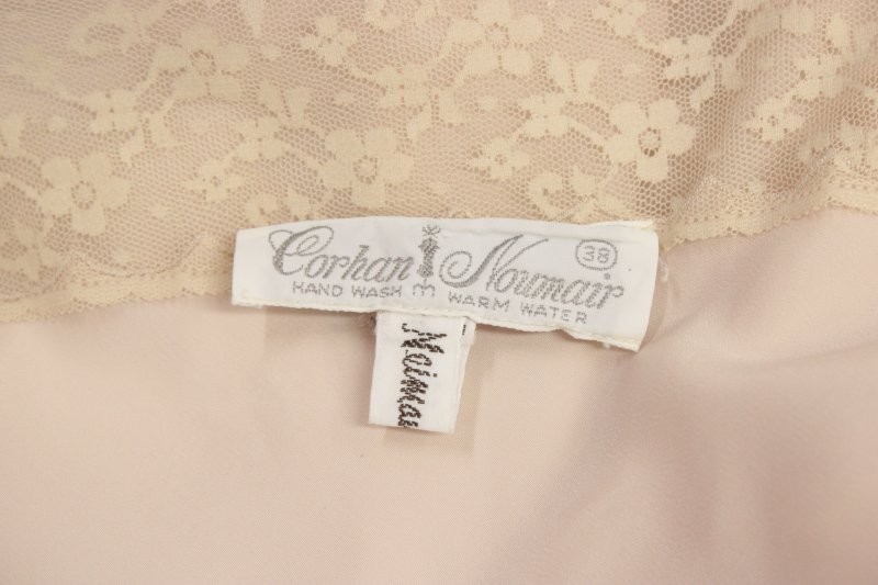 VTG Neiman Marcus Full Slip size 38 Beige Pink Wide Lace Trim Pinup Moulin Rouge