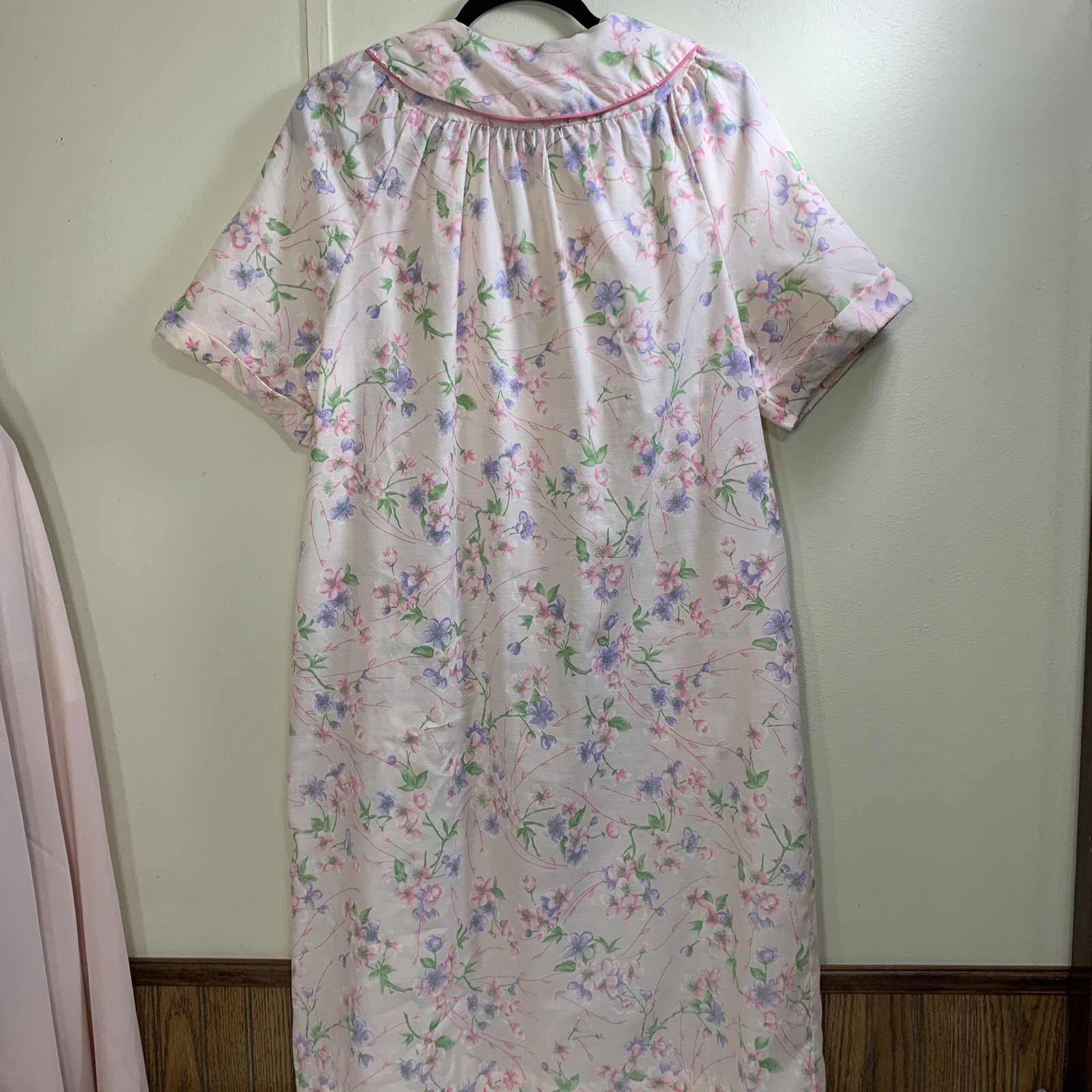 Vintage Women’s Robe Snap Front Duster Size Medium House Dress Lounger Pockets