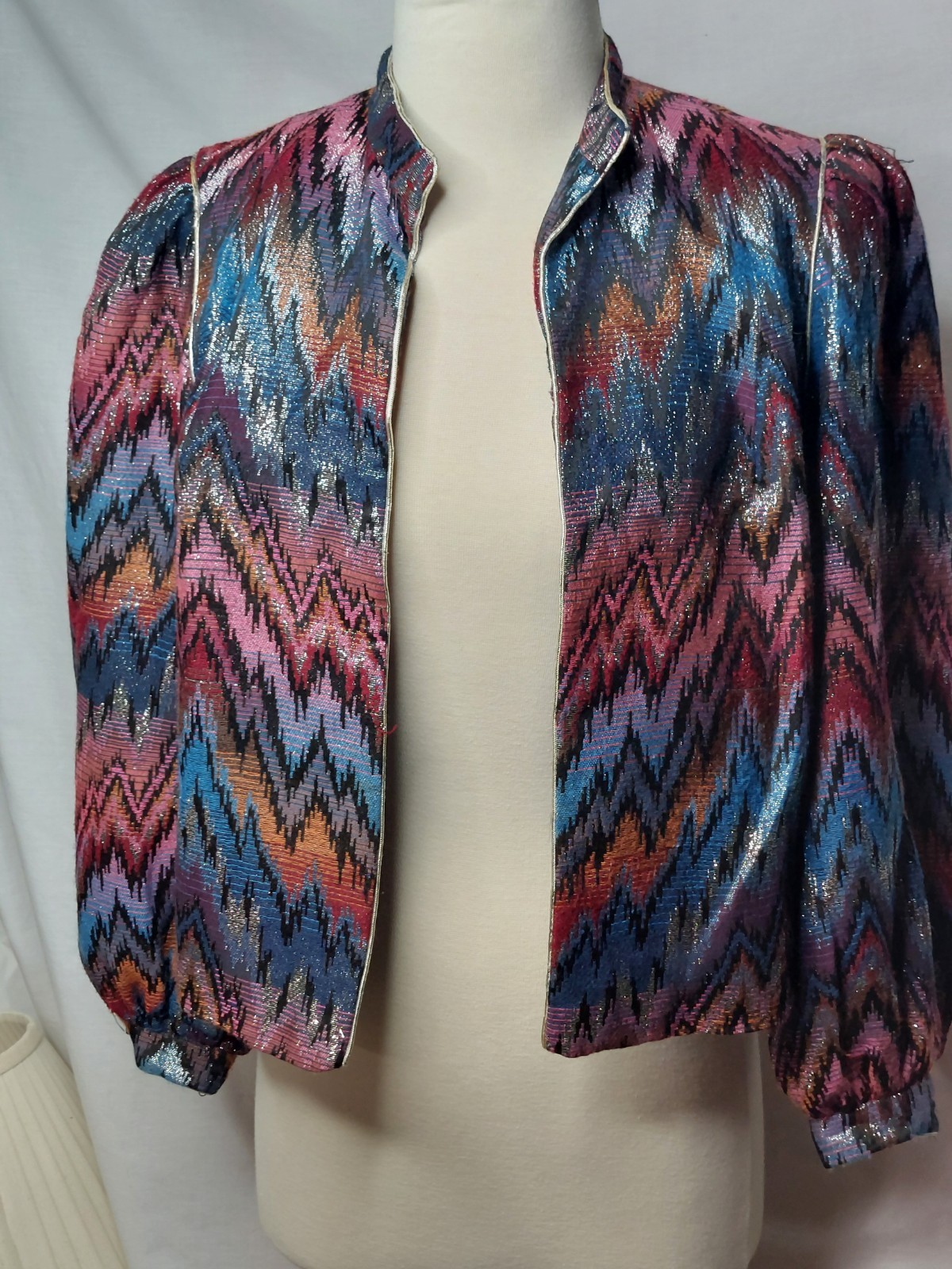 Vintage 80s Metallic Brocade Jacket Womens XS S Cropped Puff Sleeve Ikat Zig Zag