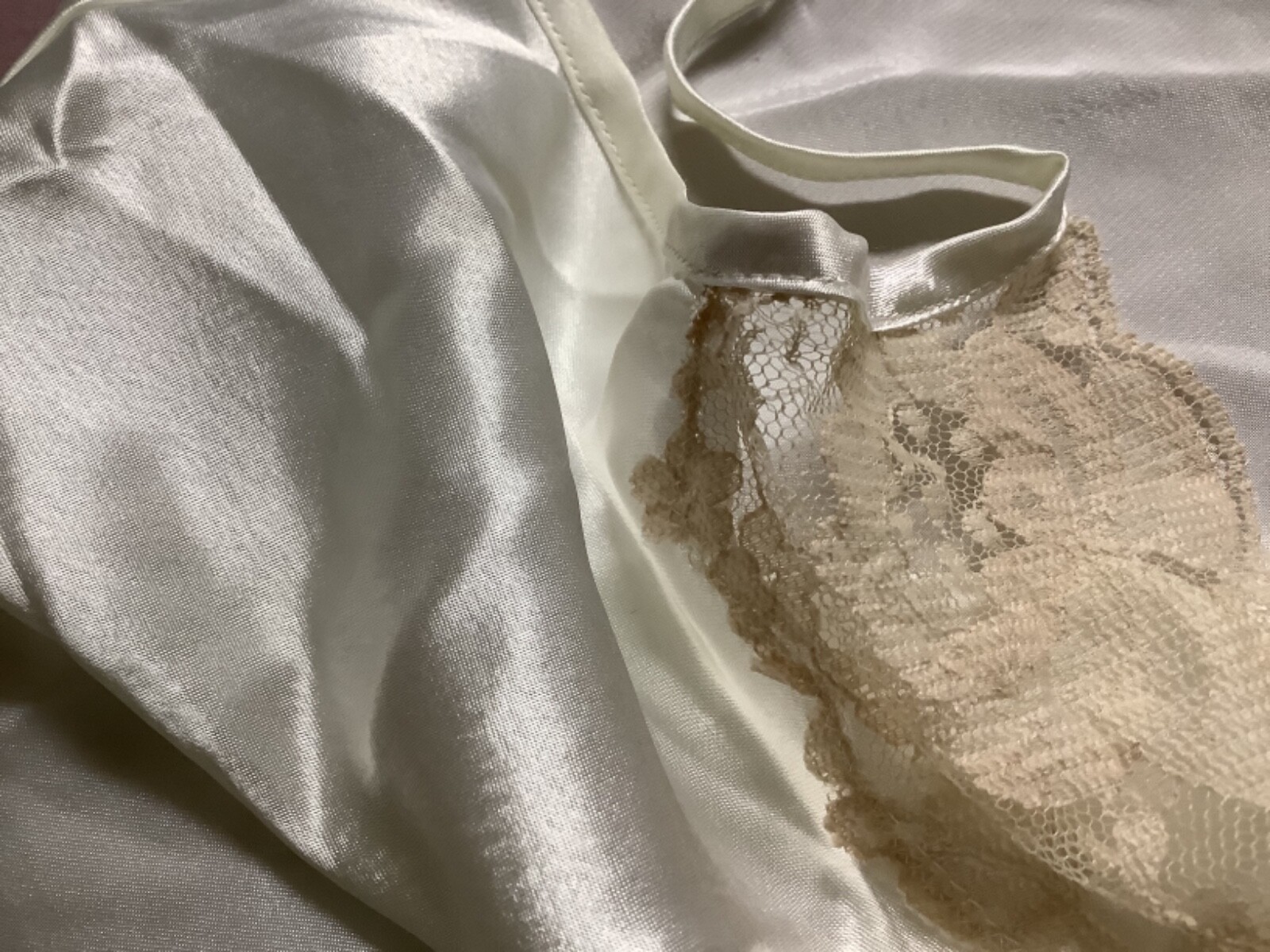 VINTAGE 90’s VICTORIA SECRETS GOLD LABEL CAMI & HIGH CUT PANTIE SET CREAM &IVORY