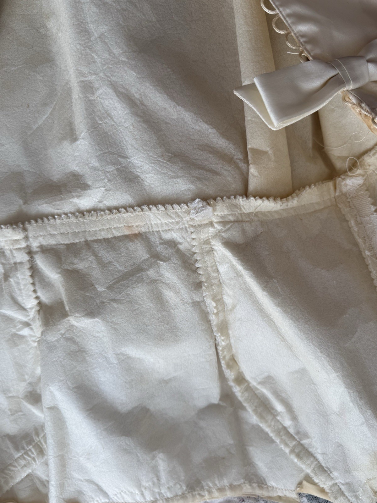 VTG 50s Wedding Dress Cream Lace Bodice Short Sleeve 28” Waist Bow Button Back