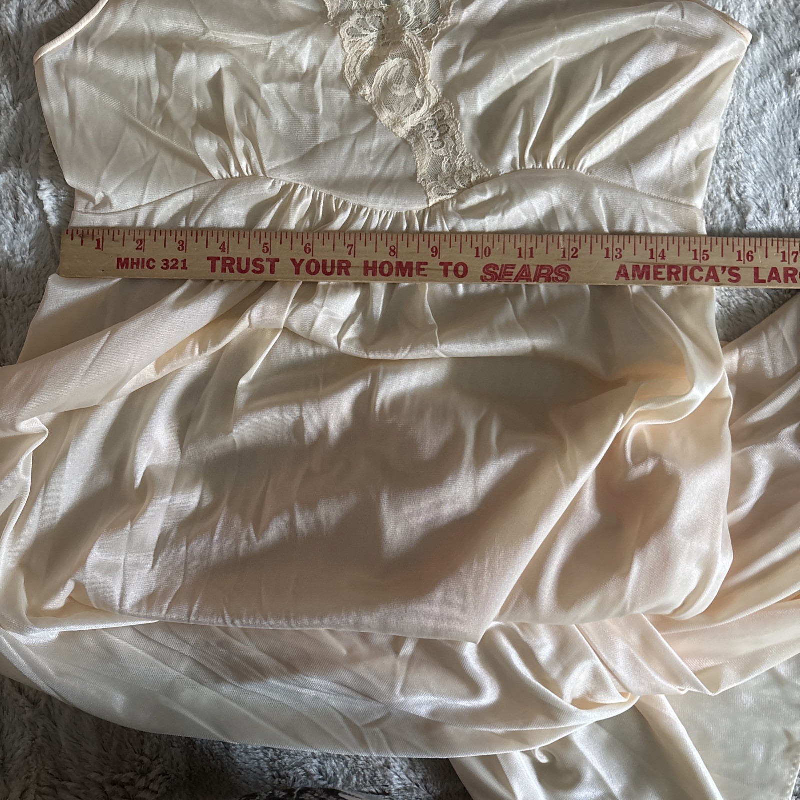 Vintage Lorraine Goddess Sheer Soft Cream Glow Lace Long Full sweep Gown NWT