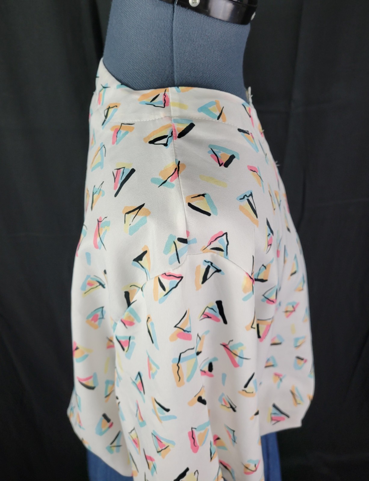 Vintage Alicia S/S Collarless White Blouse w Pastel Triangle Print Size 18