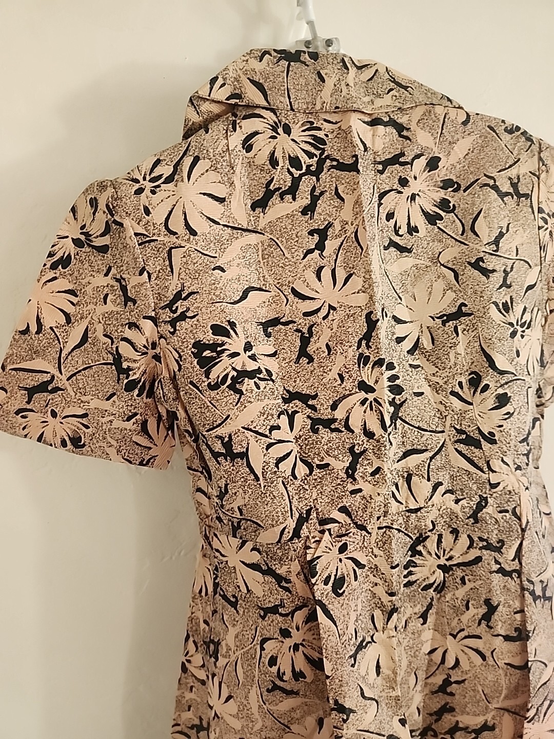vintage 40’s dress med large short sleeve pony,foral graphics excellent 1940’s