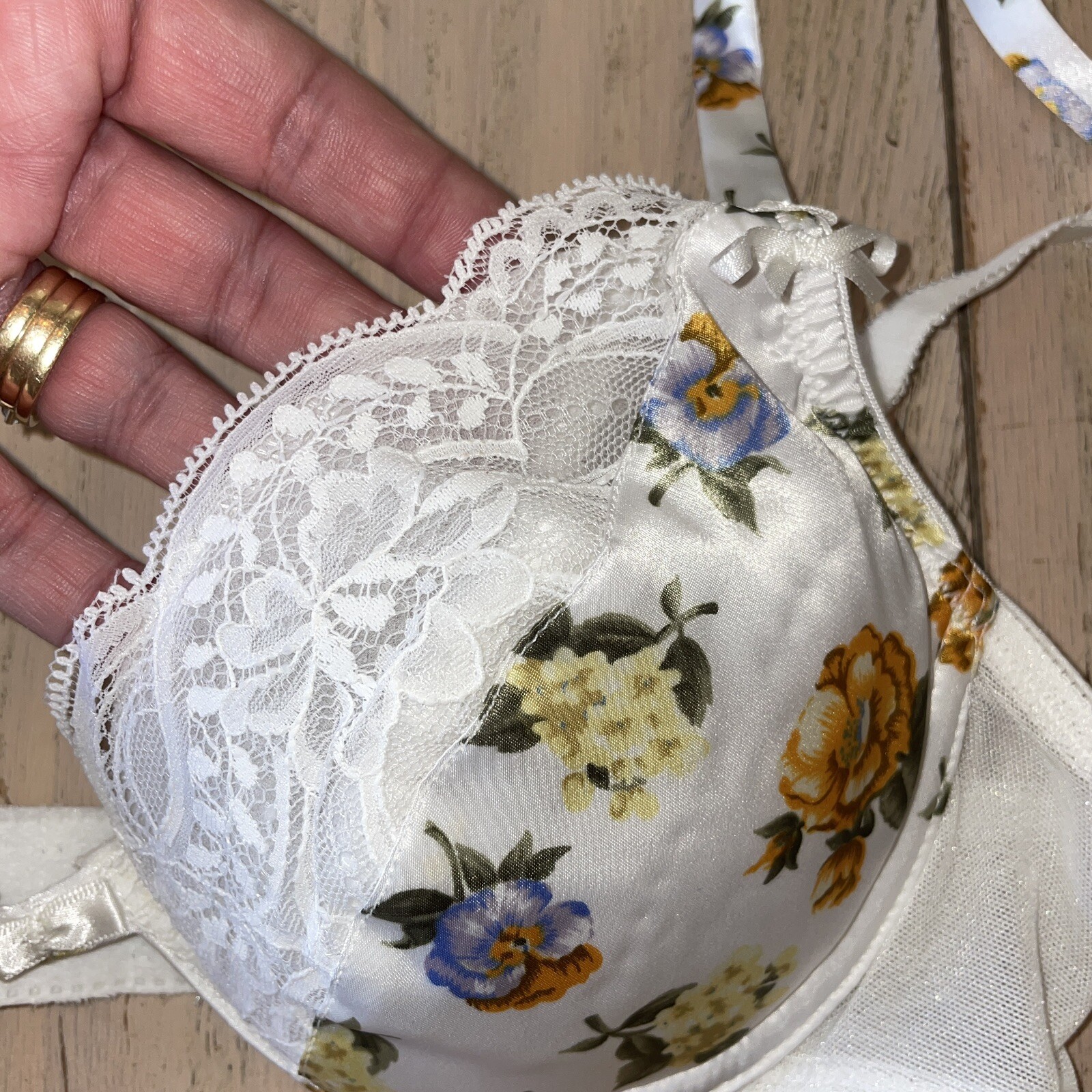 Vtg Oscar de la Renta Satin Lace Bra Padded Underwire Union 36B White Floral