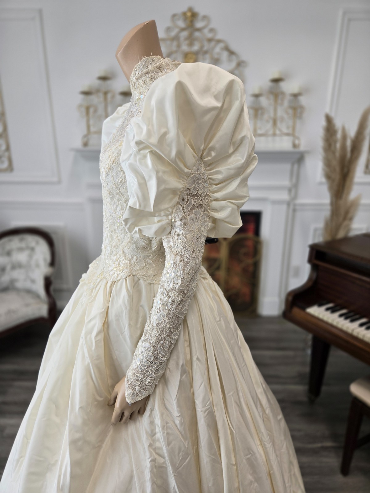 Demetrios Vintage 80s Ivory Alencon Lace Taffeta Long Sleeve Wedding Dress sz 10