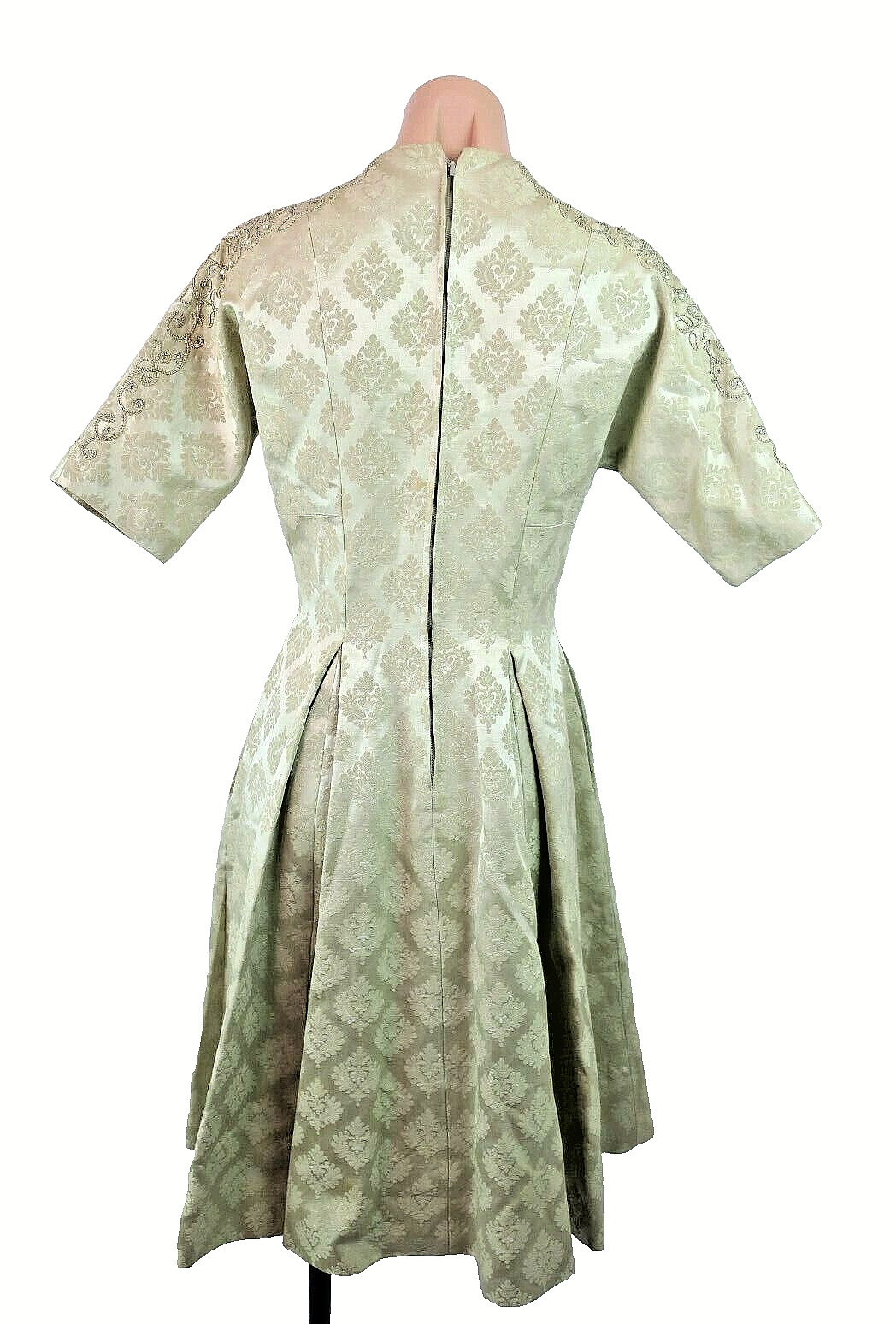 True VTG 50s Hostess Pleated Full Skirt Dress Parade NY Gold Metallic Paisley M