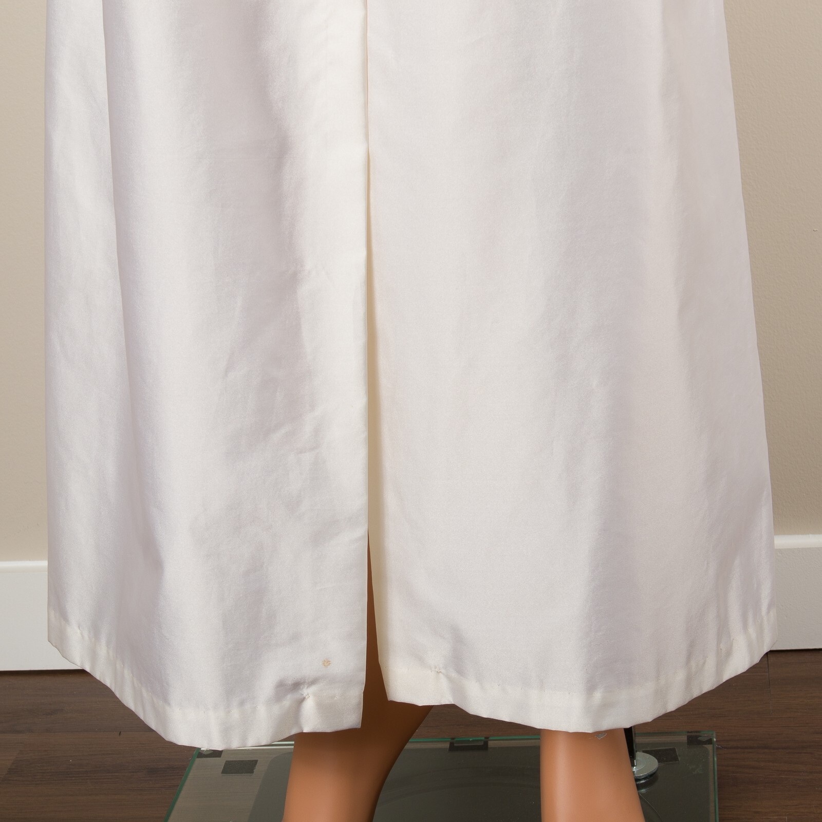 💖 BARBIZON Vintage Pearl Ivory Silky Satin Robe Long Sleeve Embroidered Lace M