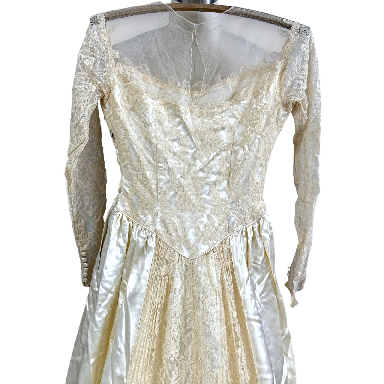 VTG 40s Hess Ivory Skinner Satin Wedding Gown Lace Illusion Yoke Train XS