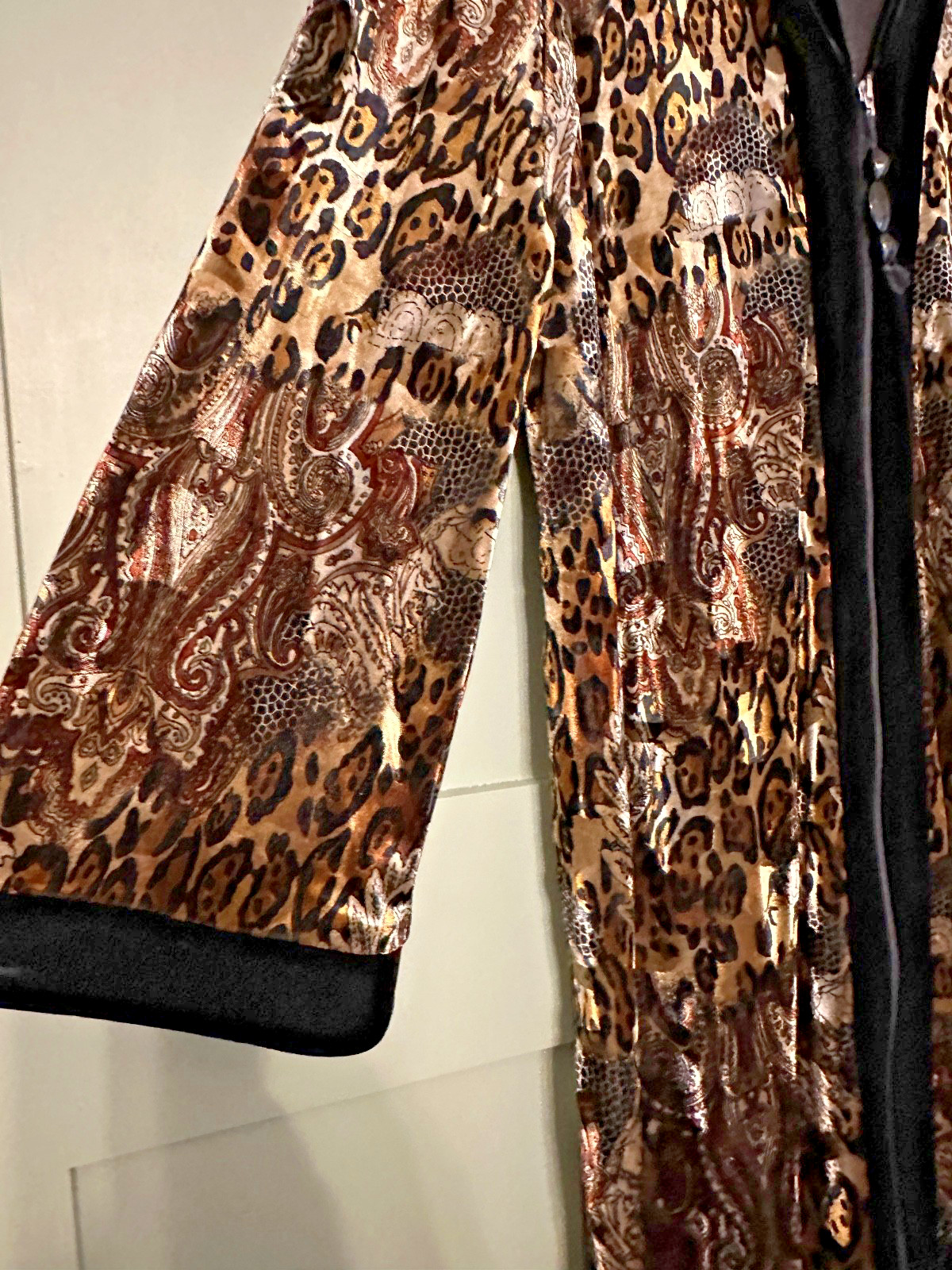 Diamond Tea Black/Gold Velour House Coat Robe Leopard Print Paisley L Mrs. Roper