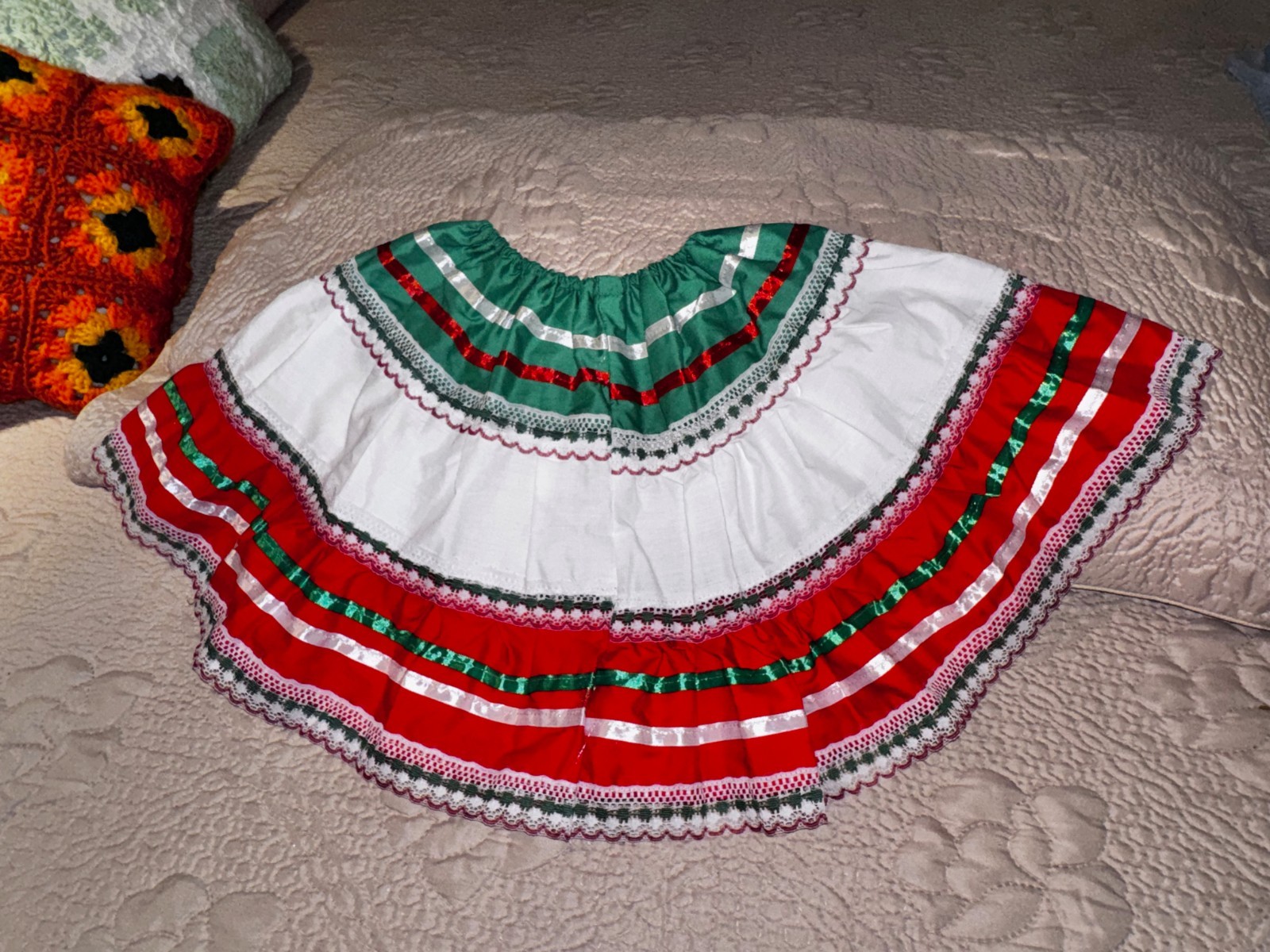 VTG Mexican Festival Full Maxi Skirt Embroidered, Lace, ribbon design Girls NWOT