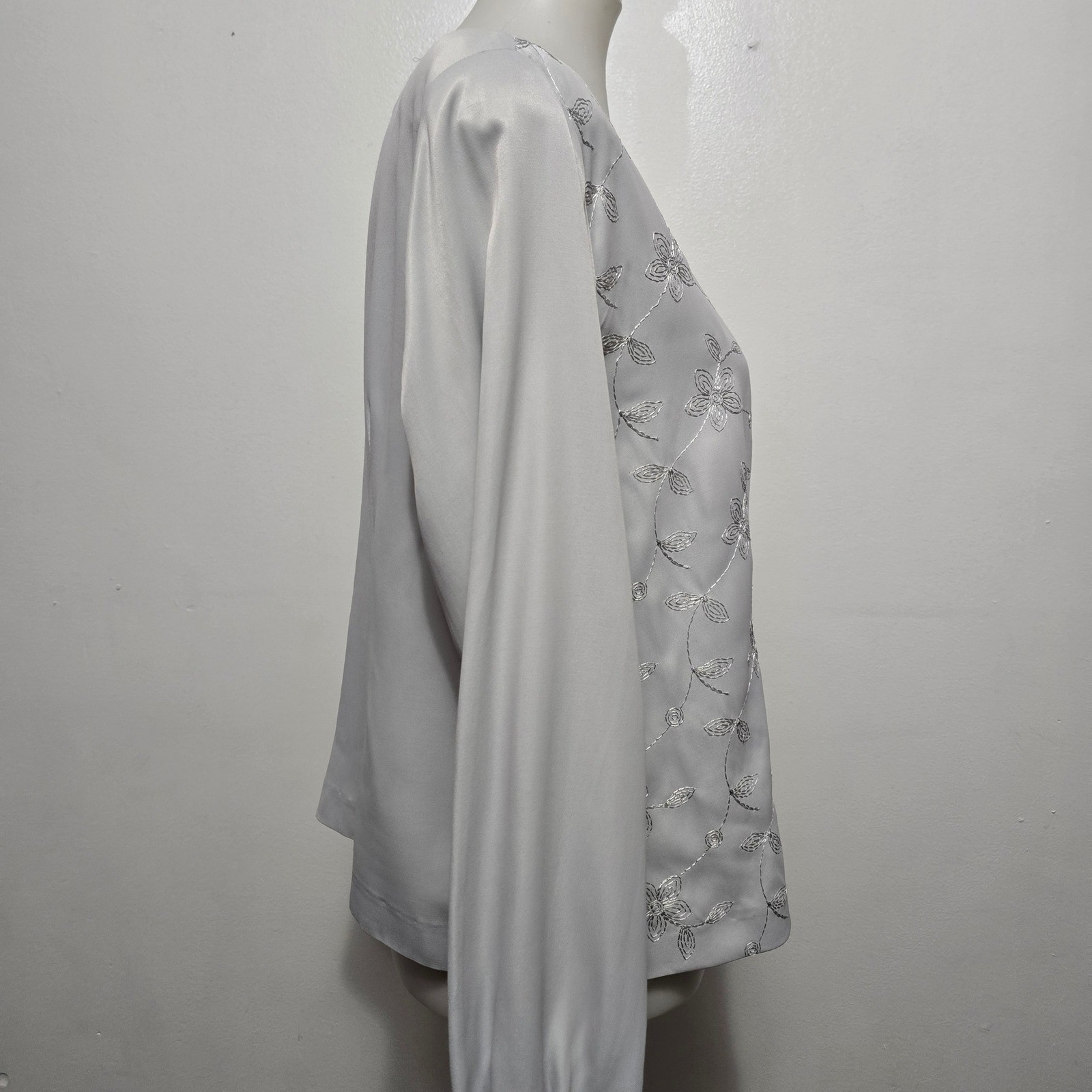 New York City Design Co 90s Silver Floral Beaded Satin Button Front Blouse 14