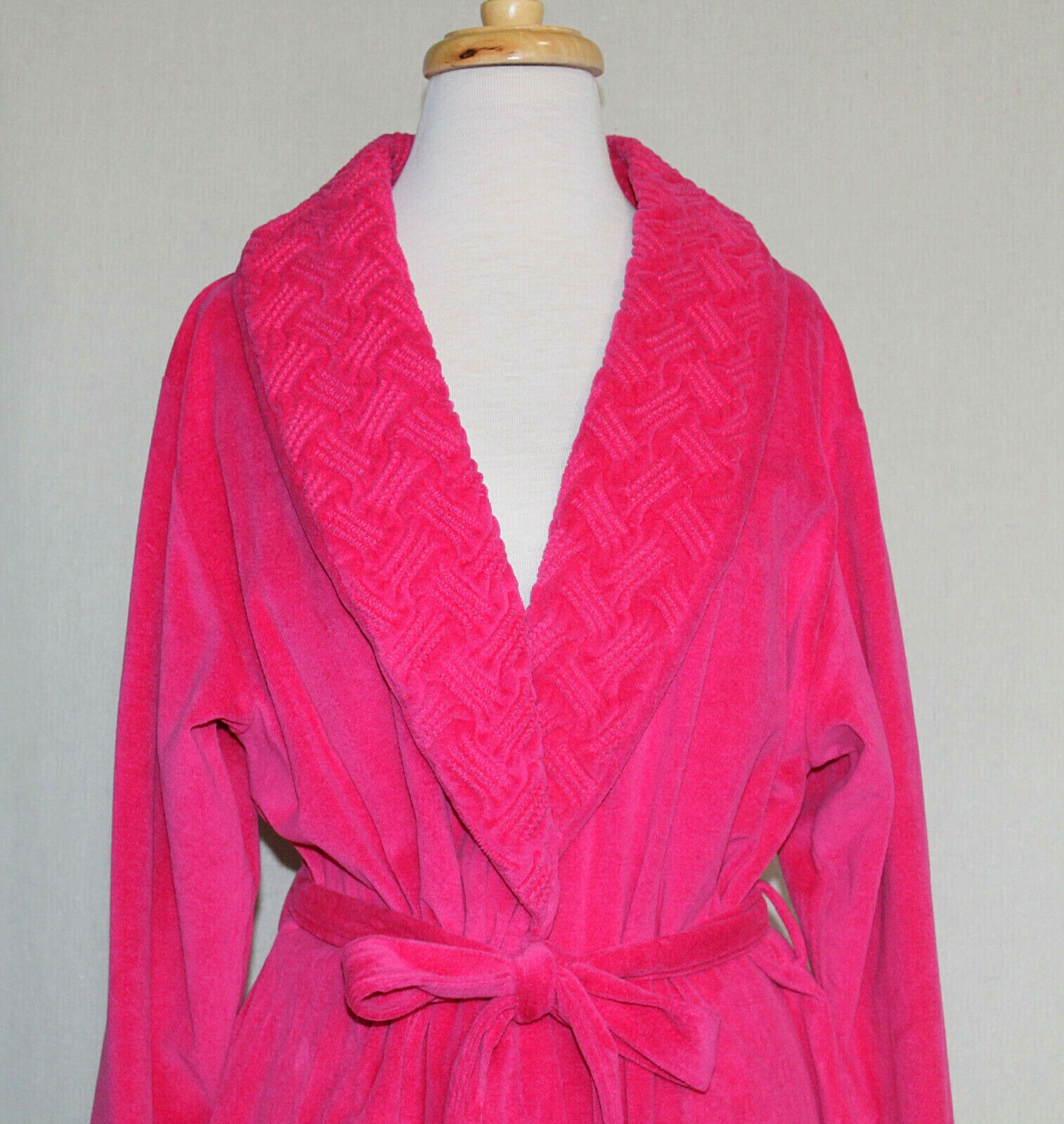 NEW! Vintage GERRY Plush Velour PINK Bathrobe w Embossed Design Trim Size Medium