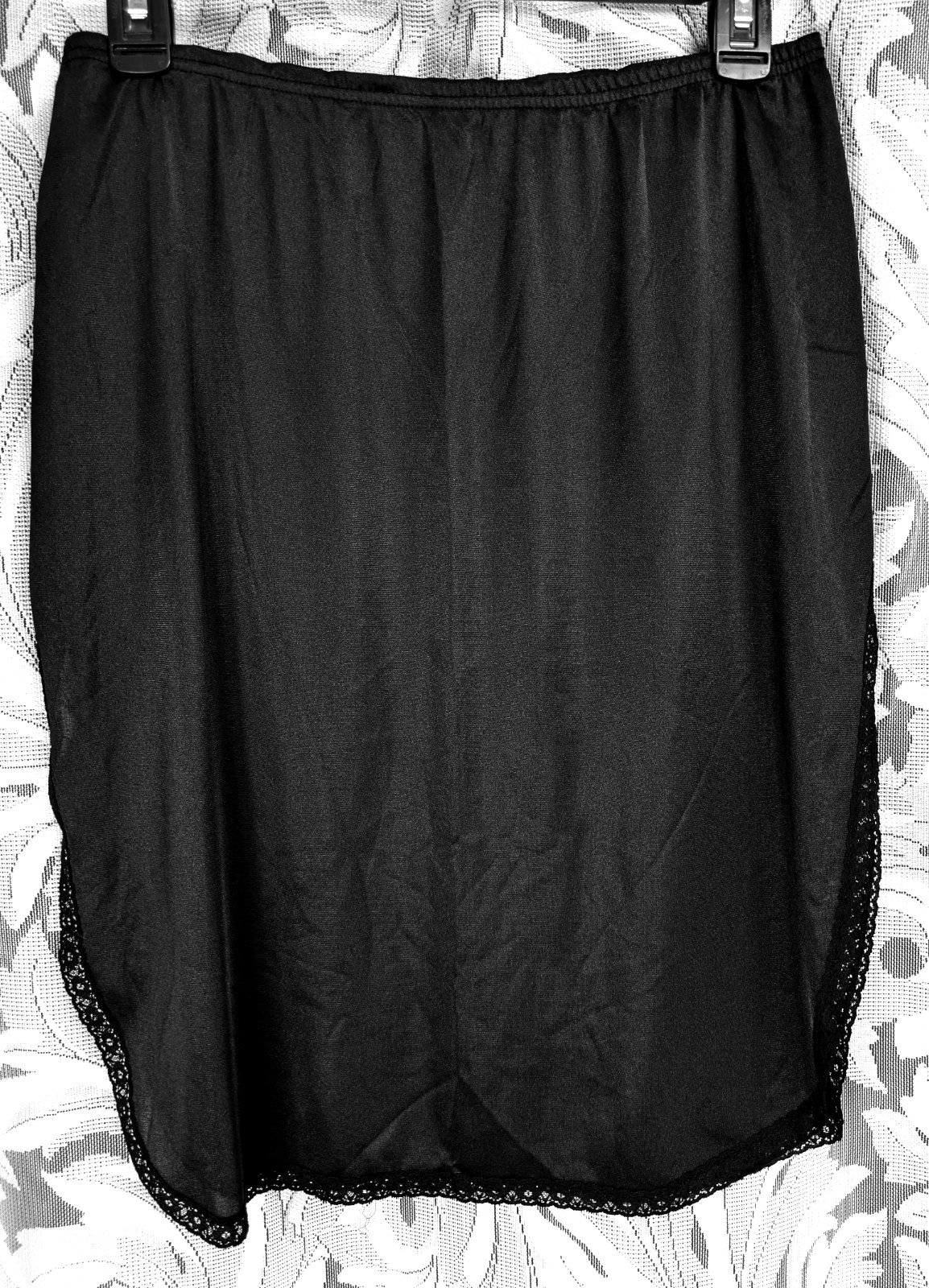 M Vanity Fair Black Dupont Nylon Antron III Knit Half Slip 21″ USA Made Vintage