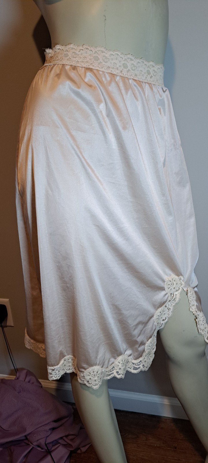 Vtg Light Nude Beige Half Slip Stretch Lace Waist Front Left Slit Medium