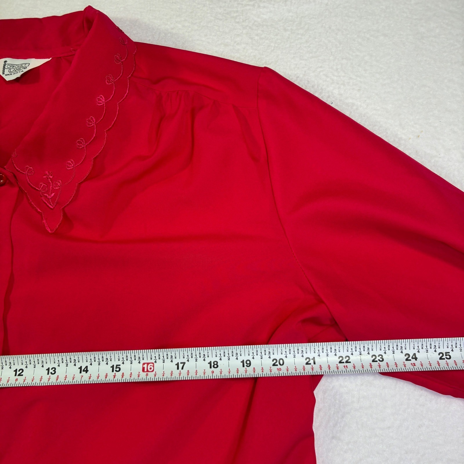 Cricket Lane Vintage USA Red Embroidered Scallop Collar Button Down Blouse Top
