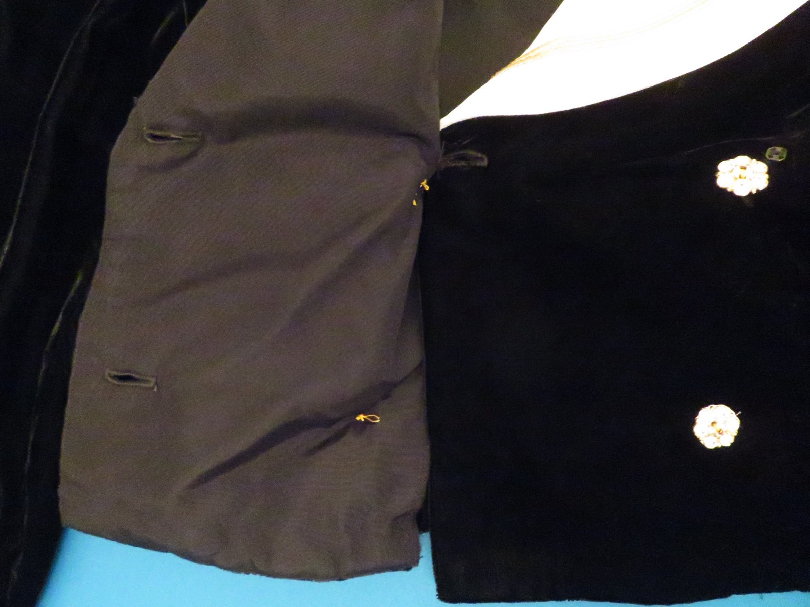 VINTAGE Donna Morgan Skirtsuit. Black Velvet Jacket. Cream/Ivory/Off-White Skirt