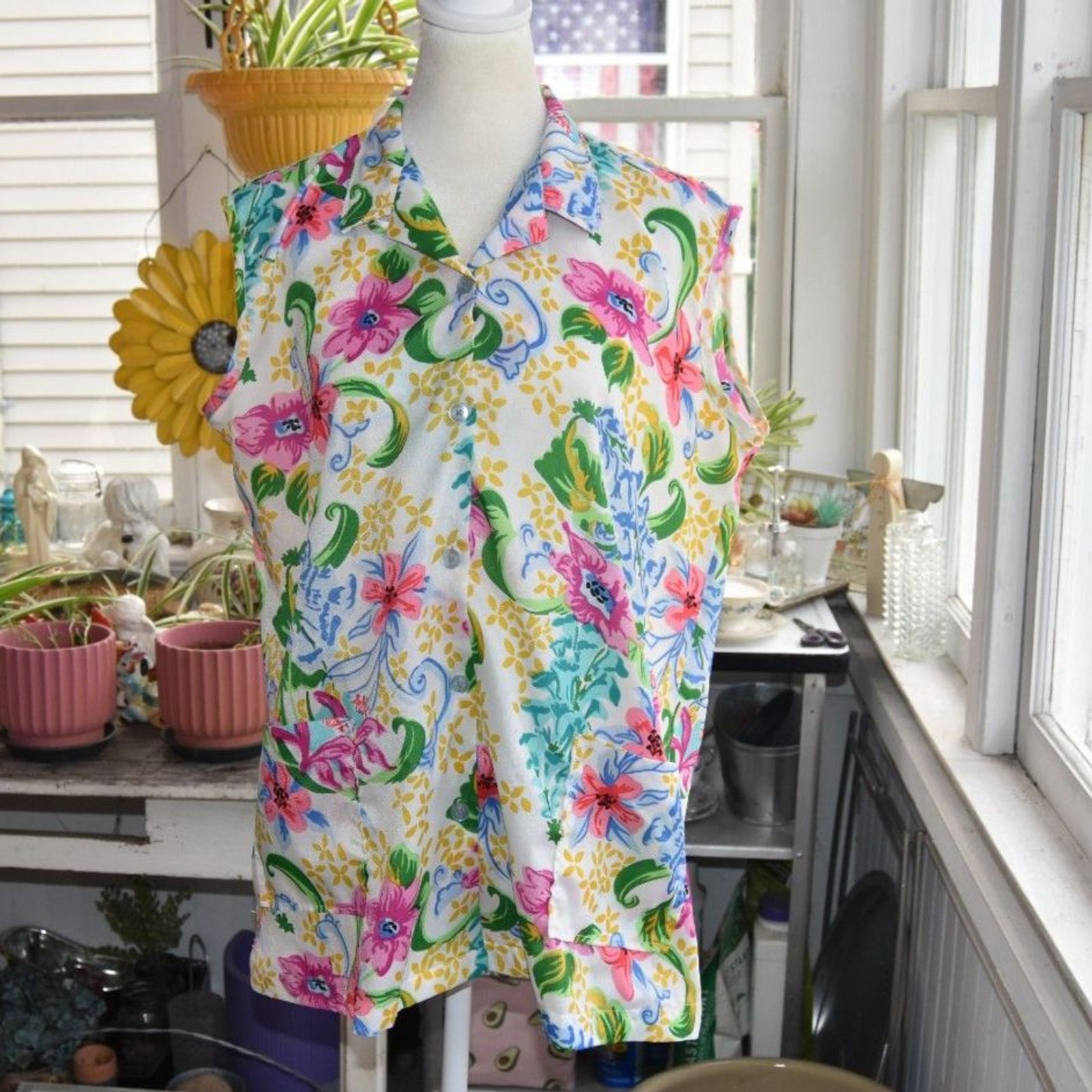 Vintage 70s Floral Sleeveless Blouse XL Button Patch Pockets Cottagecore
