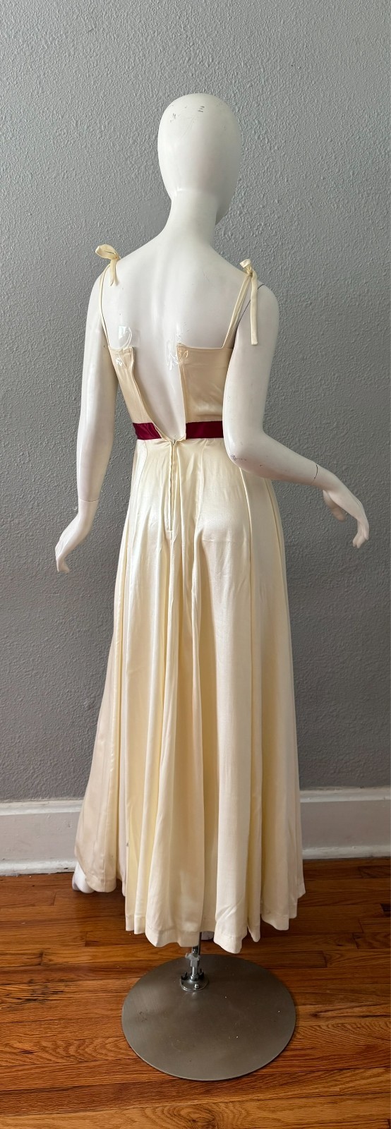Vintage 40s Satin Ivory Full Sweep Formal Wedding Gown Dress XXS