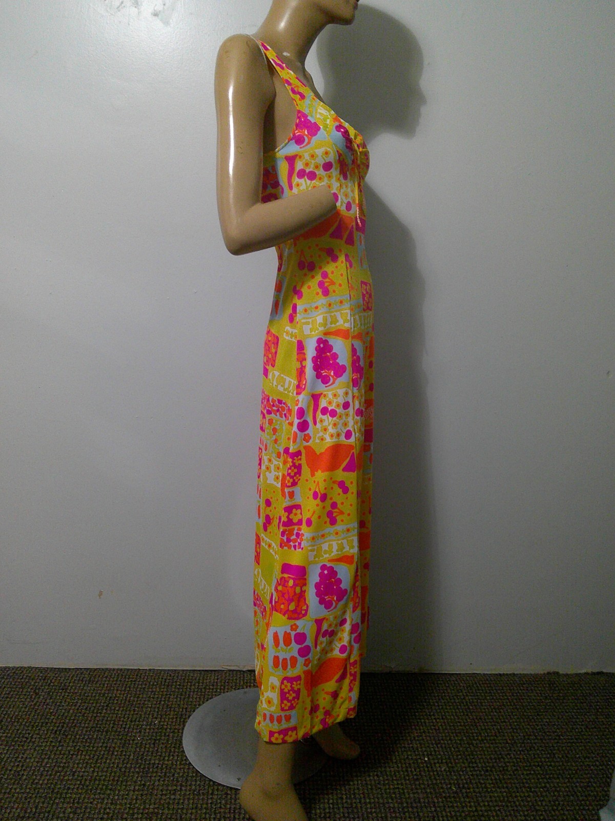 Vtg 60’s MOD Formfit Rogers Silky Slinky Nylon Keyhole Nightgown POP ART Print S
