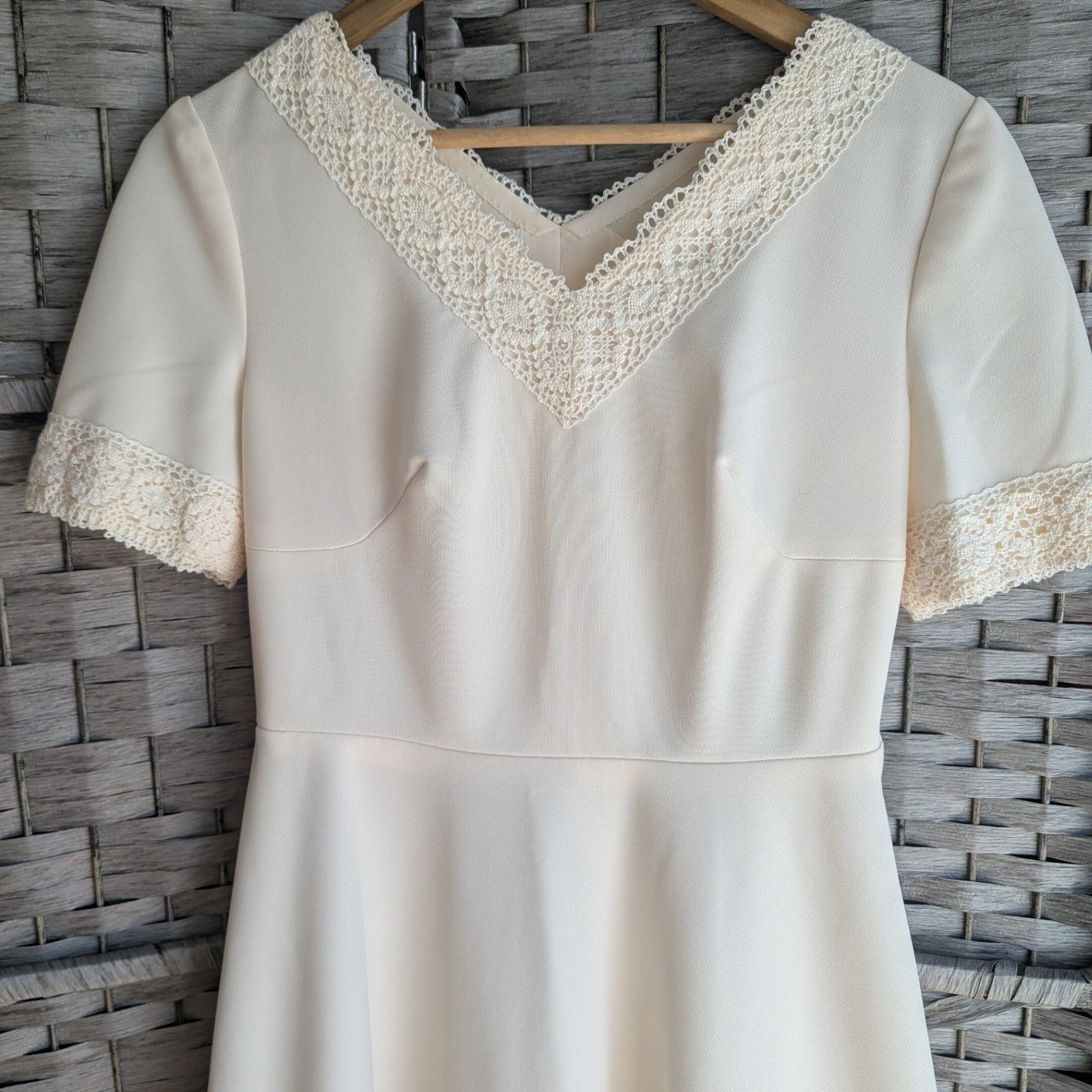 Vtg Cream Crochet Lace Trim Fit & Flare Ruffle Hem Dress V-Neck Coquette Bridal