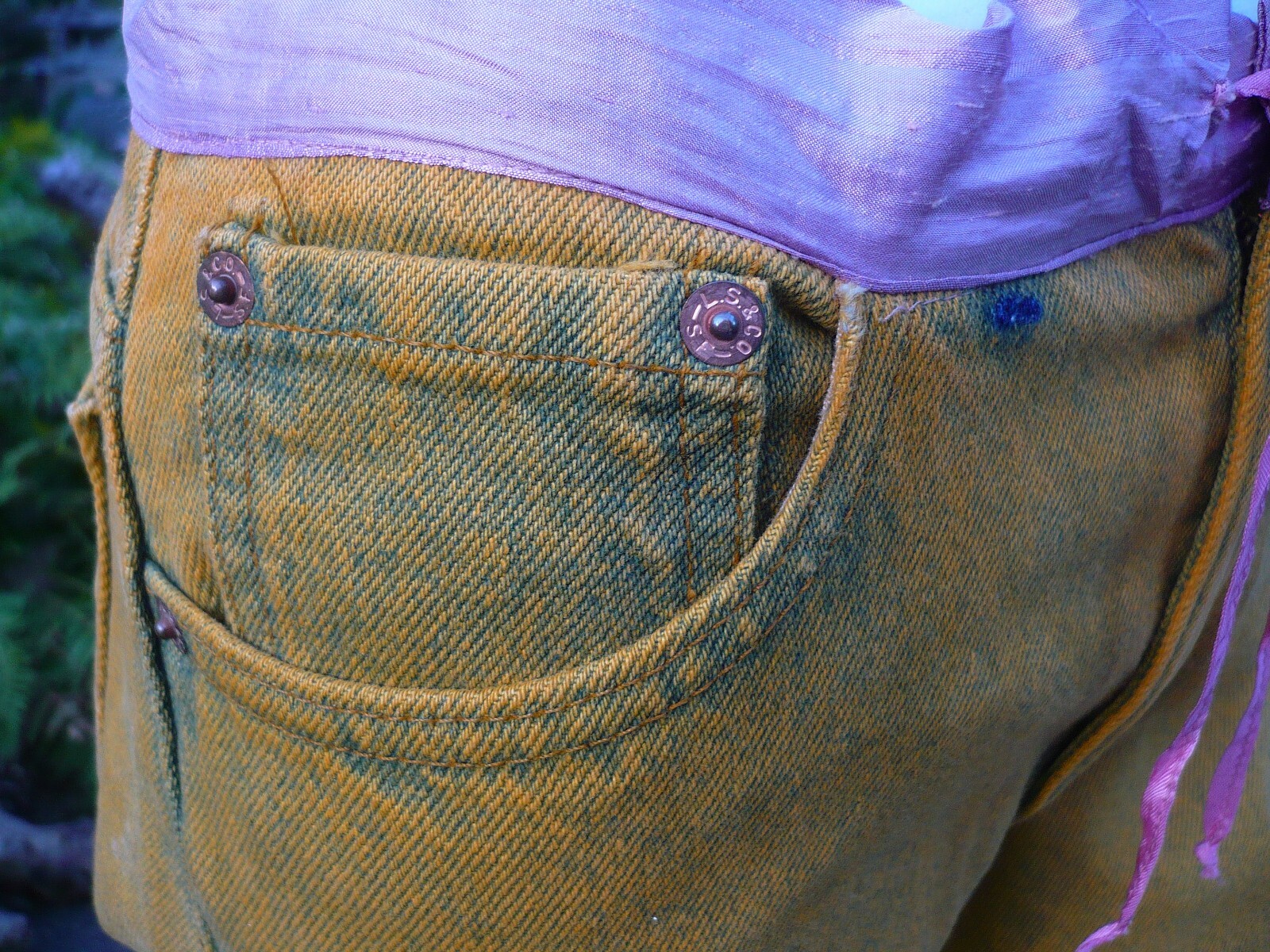 🌞 Levi’s Capri Jeans With Silk Detail Trim