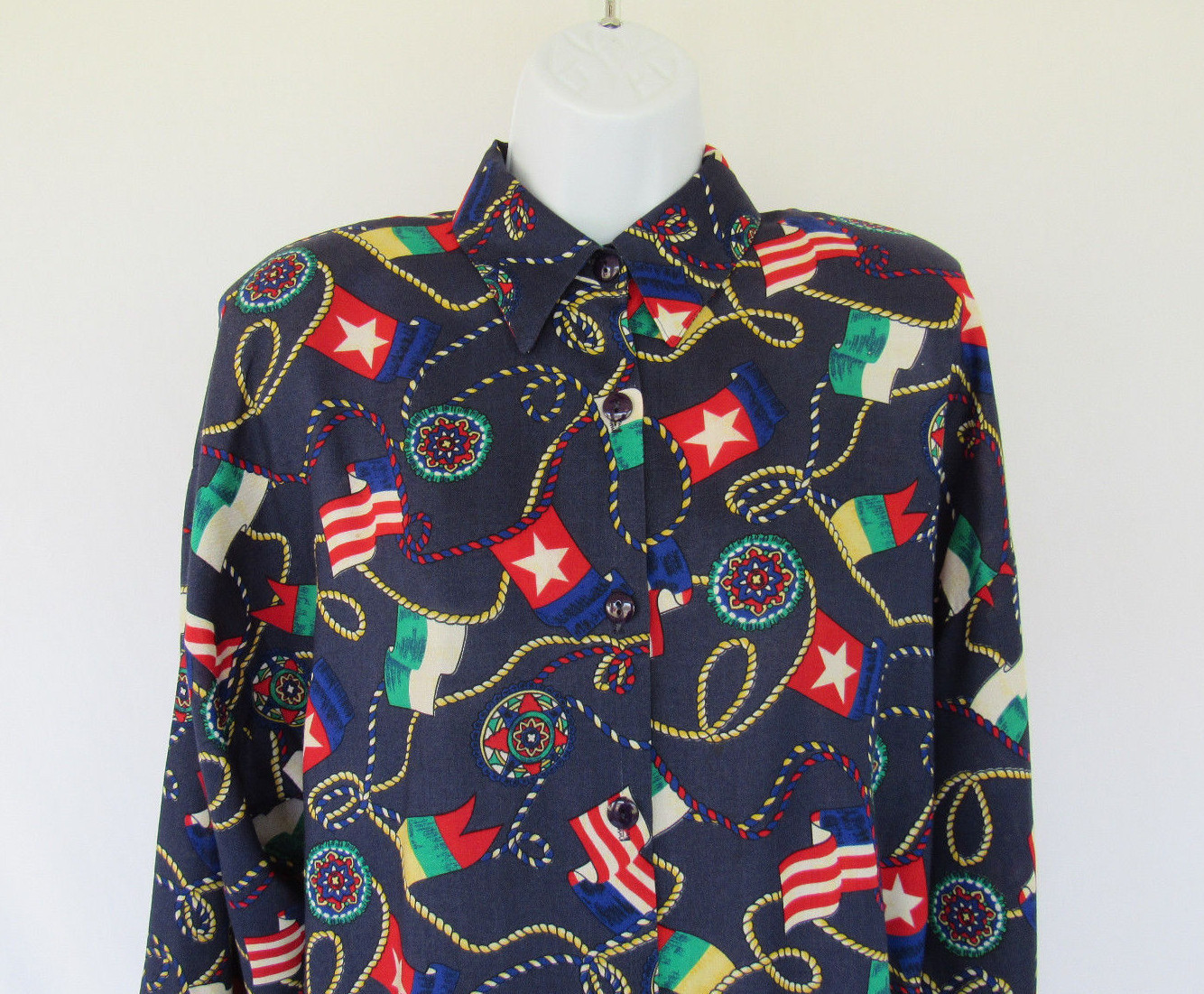 VINTAGE 1980s 90s GEMILLI BLOUSE SHIRT SIZE MEDIUM FLAGS BLUE 100% RAYON