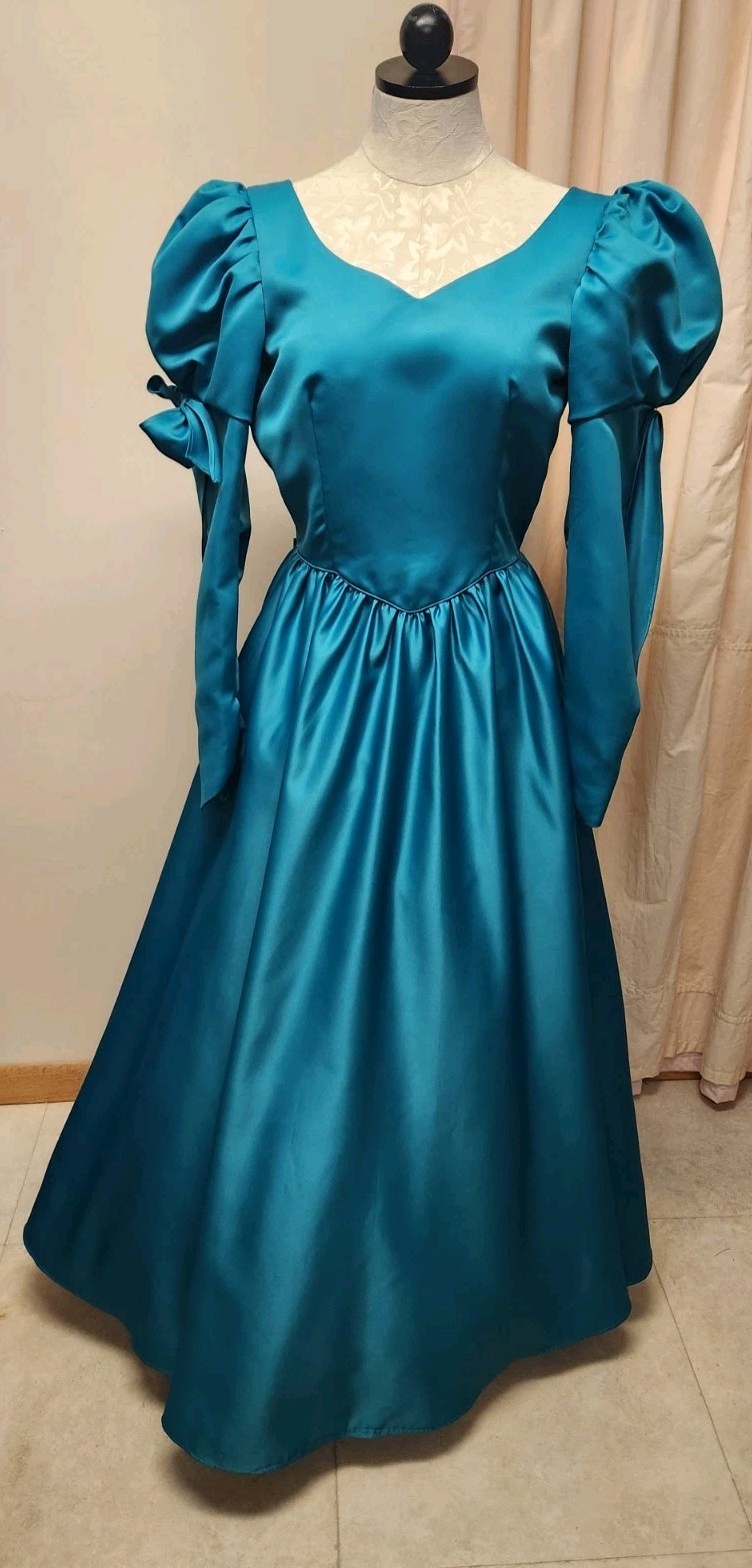 Vintage 80’s Satin Gown*Green*Very Full Skirt * Bishop Sleeve*Good Condition*sz6