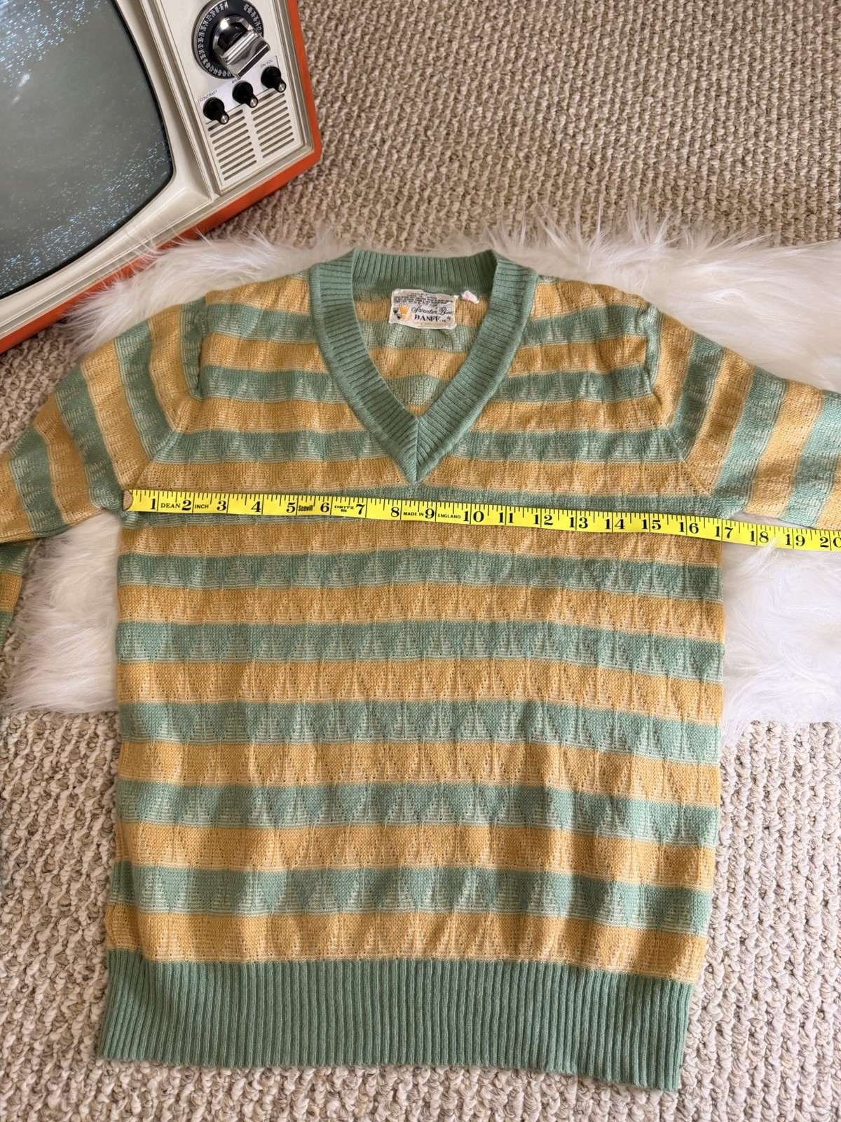 Vintage 60s 70s Banff Sweater Bee Women’s Acrylic V-Neck Striped Sweater S/M