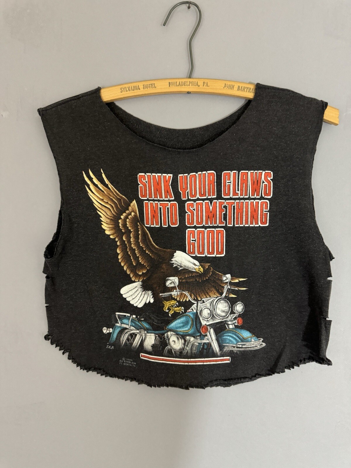 Vintage Harley Davidson 1987 Tank Top ‘Sink Your Teeth Into’ 3D Emblem TEXAS