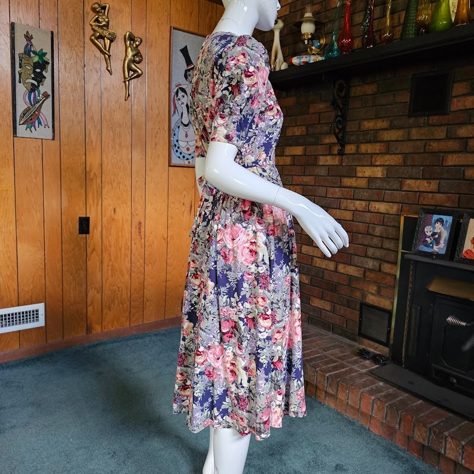 Vintage 80s Trad Wife Full Bloom Cottage Floral Puff Sleeve Modest Tea Dress M