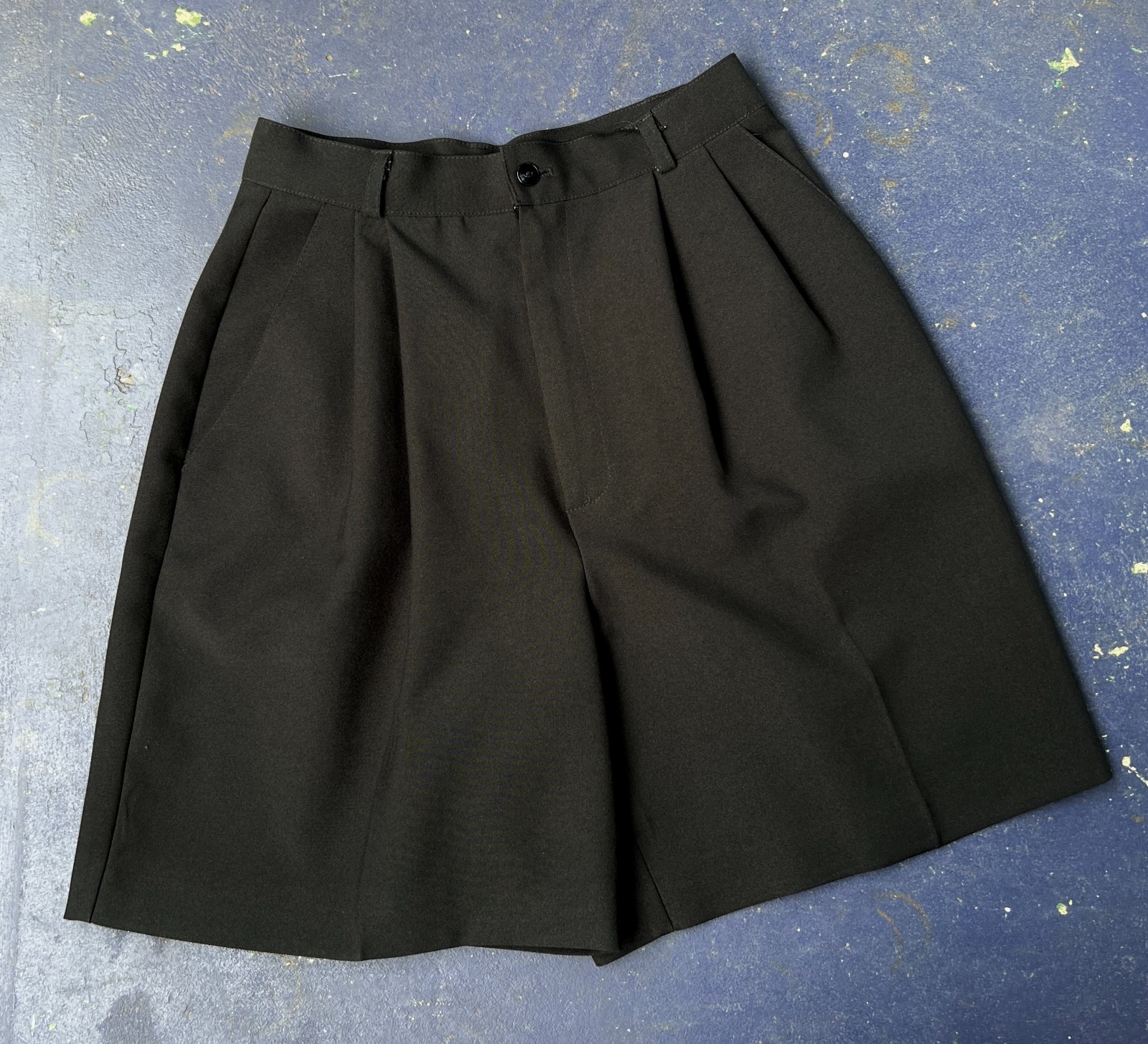 vintage 1980s W.L Sportswear High Waisted Black Shorts Pleated Preppy Goth 28W