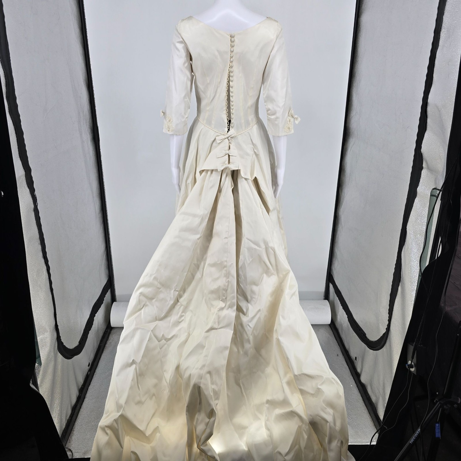 Vintage 1950s Ivory Satin Wedding Gown w/ Semi-Cathedral Train (Size 4/Small)