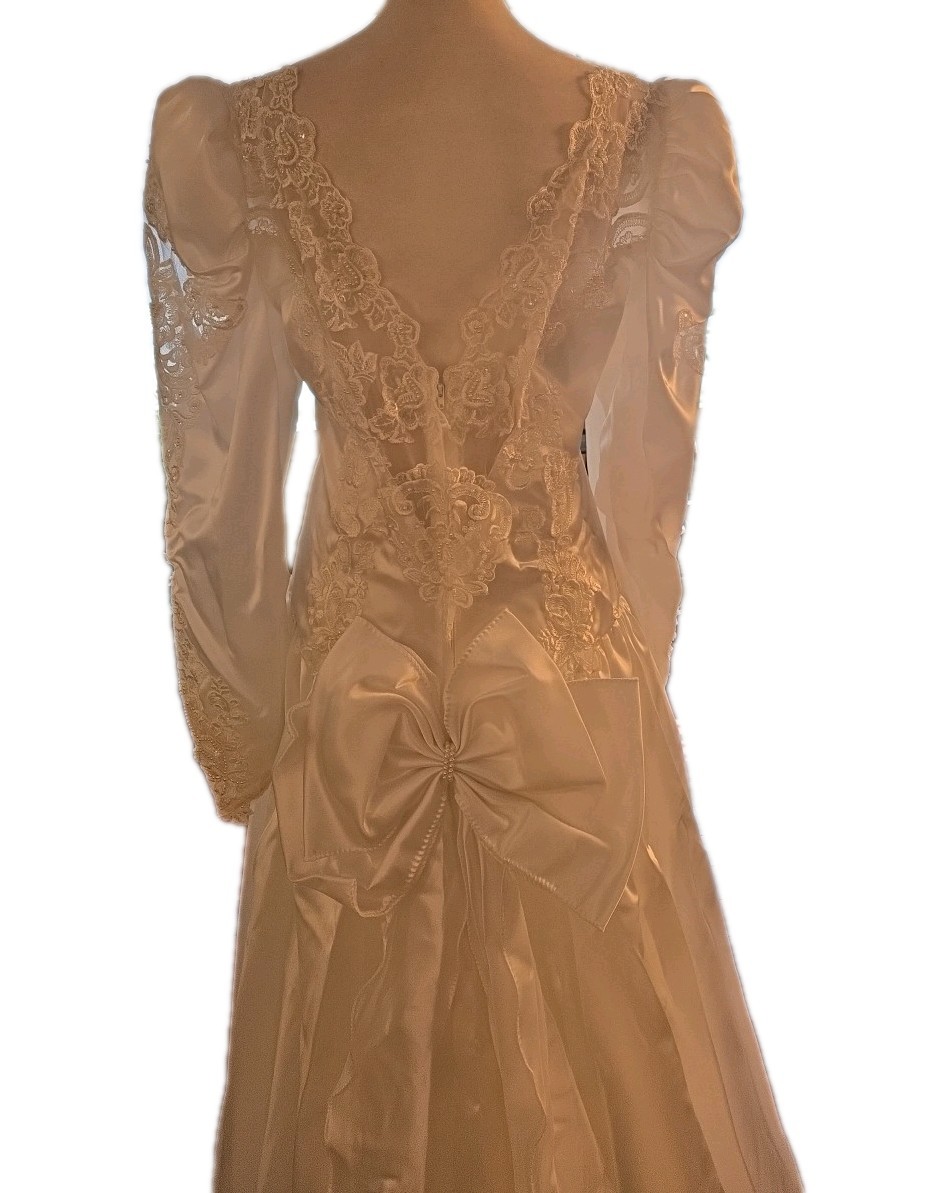 VTG 80s Victorian Demure Lace Pearls Long Sleeve Wedding Gown Size 22