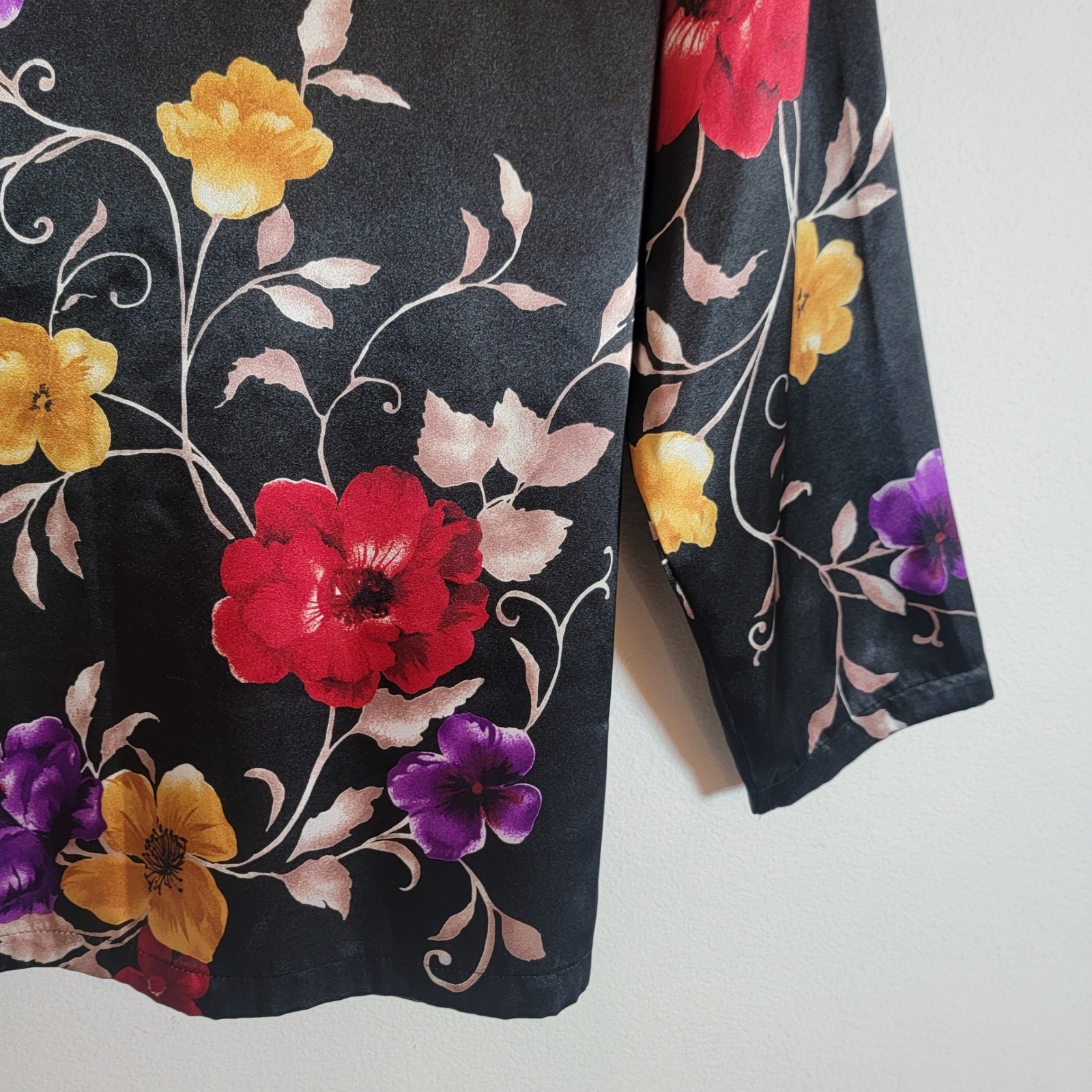 VTG Jones New York Button Down Long Sleeve Black Floral Medium Casual Work Party