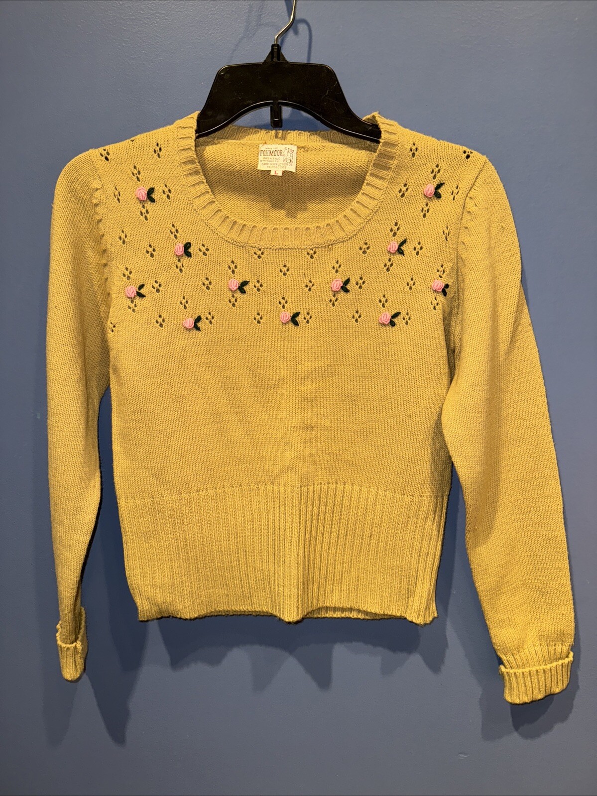 Juniors Large Sweater, Gold Croppy Vintage 1960’s Foxmoor, Gibson Girl, Rosettes