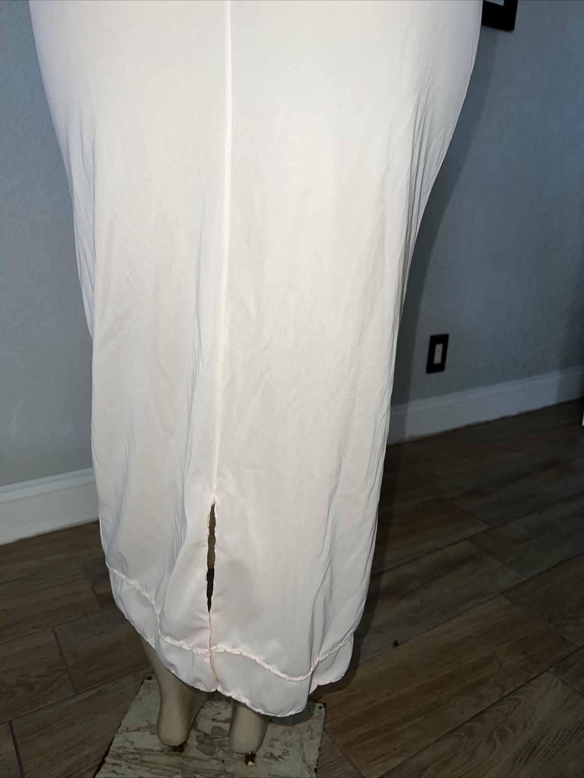 VTG SLIP PEACH COLOR UNKNOWN BRAND Polyester SEE DETAILS cxs