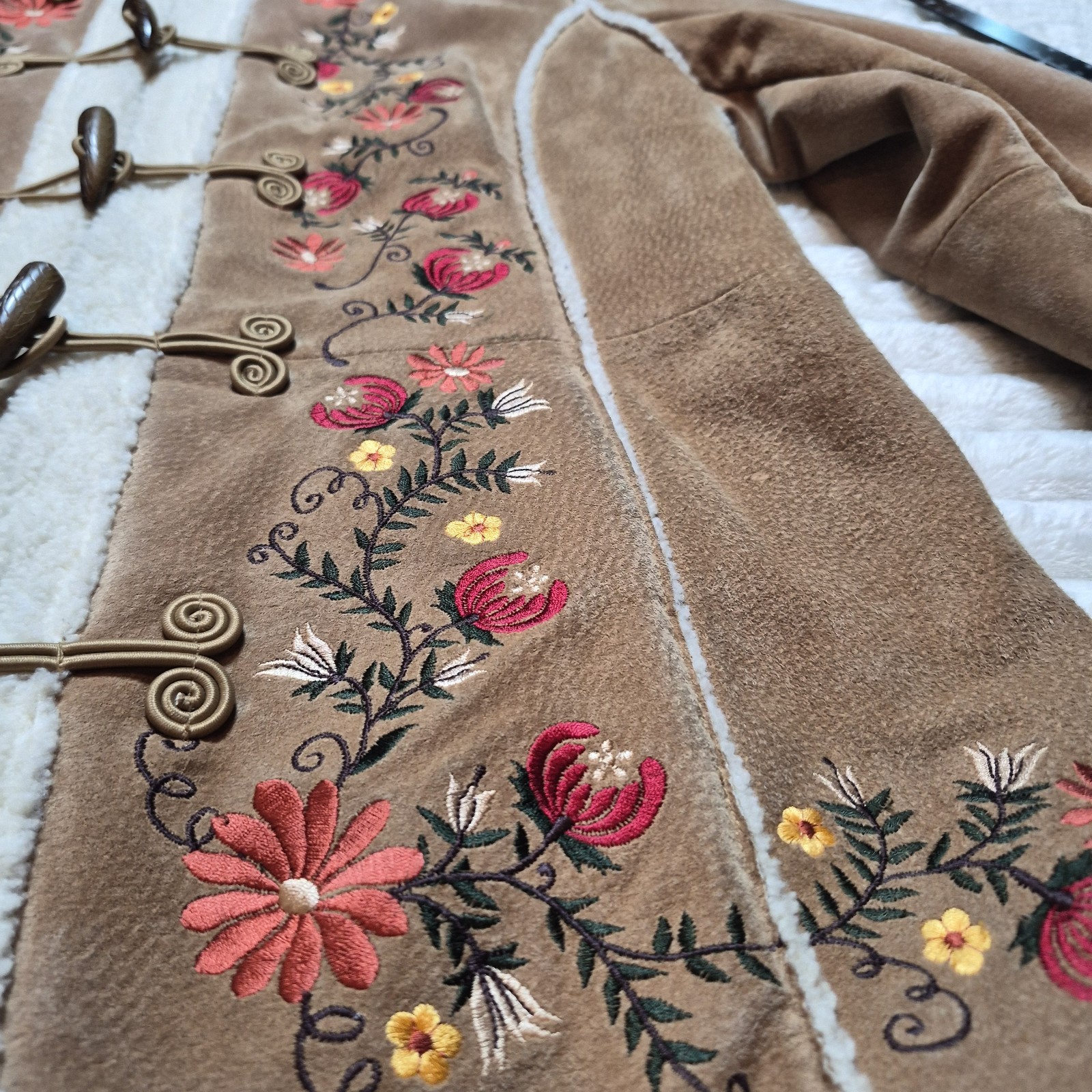 Vintage Floral Embroidered Faux Suede Shearling Trim Toggle Jacket Tan Brown