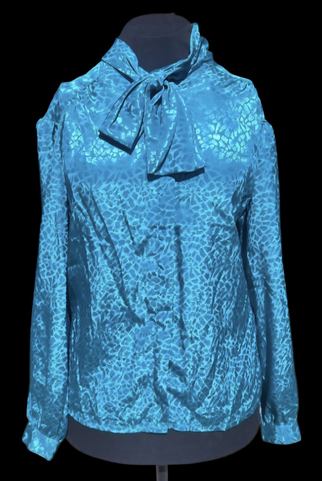 1980s JOSEPHINE Silky Embossed Polyester Blouse With Pussy Bow Necktie Size 14