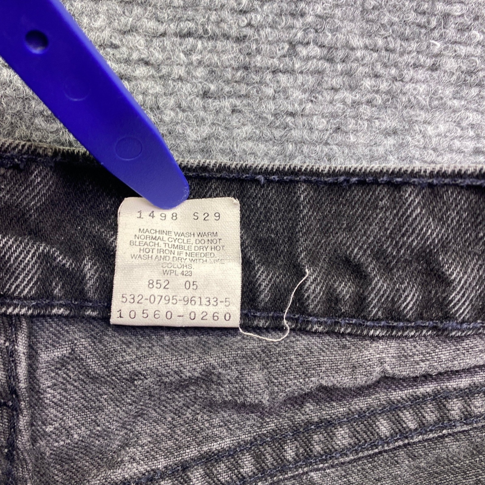 Vintage Levis 560 Loose Fit Straight Leg Black Denim Jeans 11 Long USA 1995