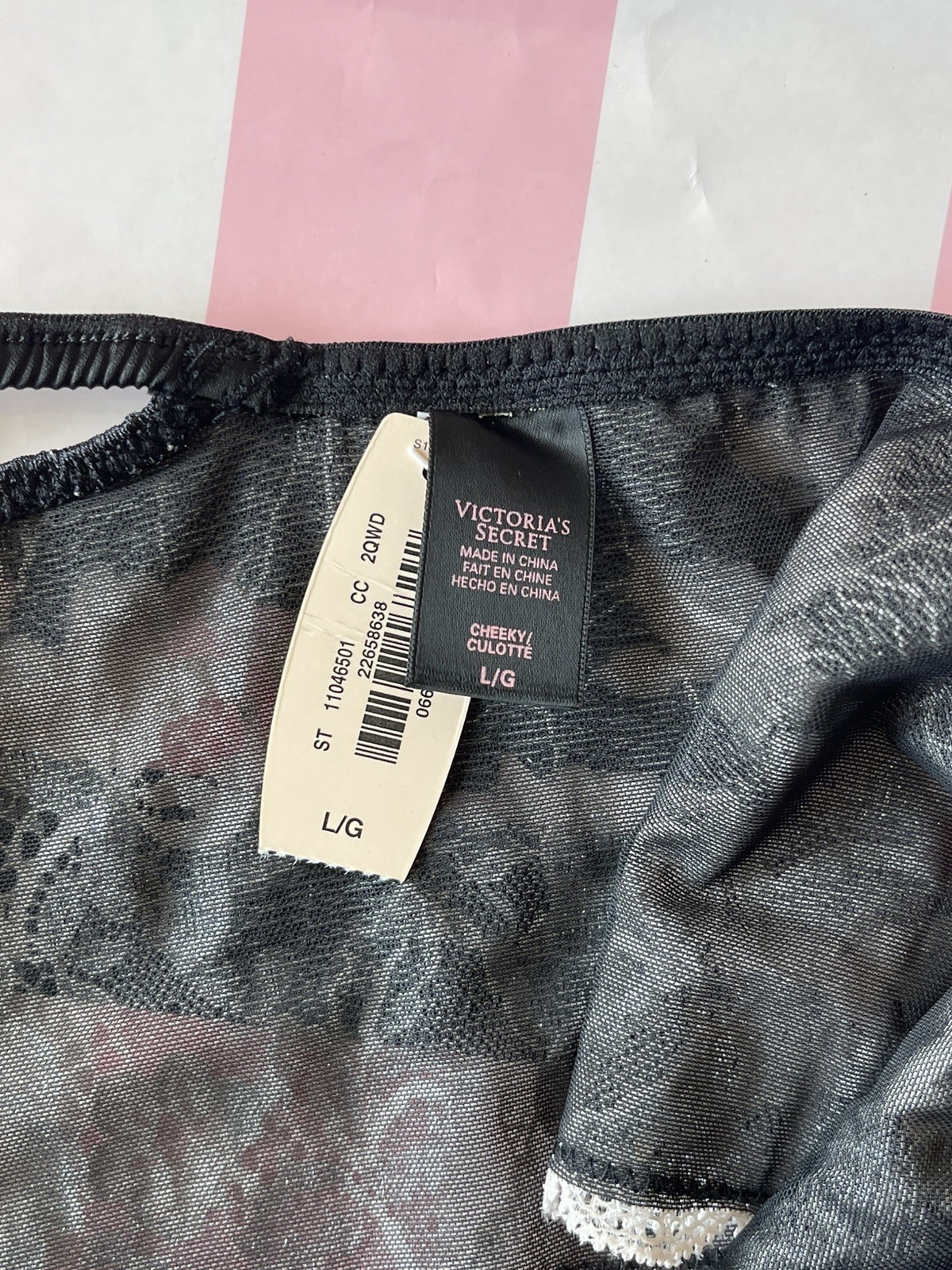 NWT VTG 2014 Victoria’s Secret Cheeky Thong, Floral Lace – Black/Cream Large