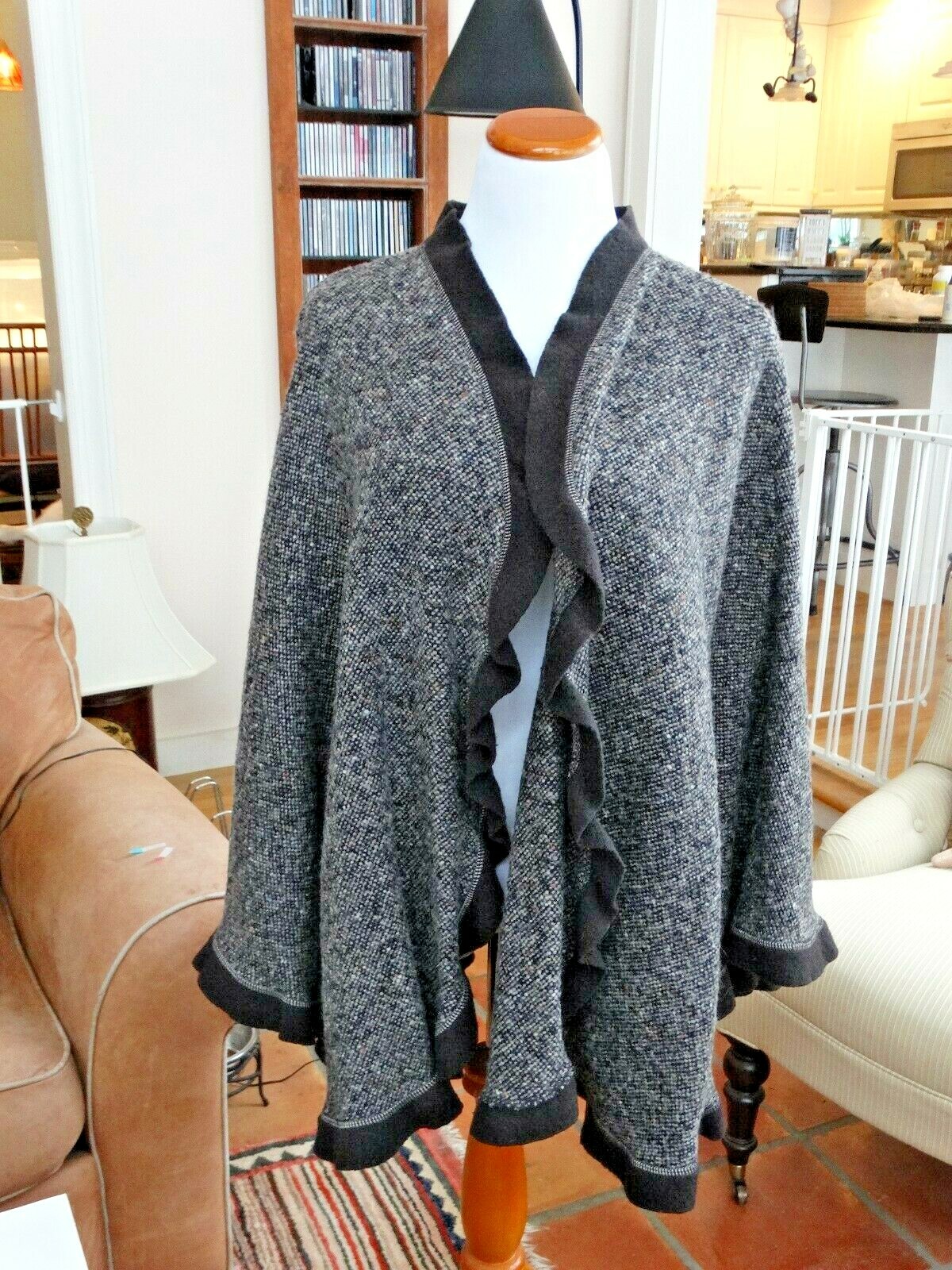 Jimmy Hourihan of DUBLIN wool blend BROWN wrap CAPE one size S/M/L – Excellent!