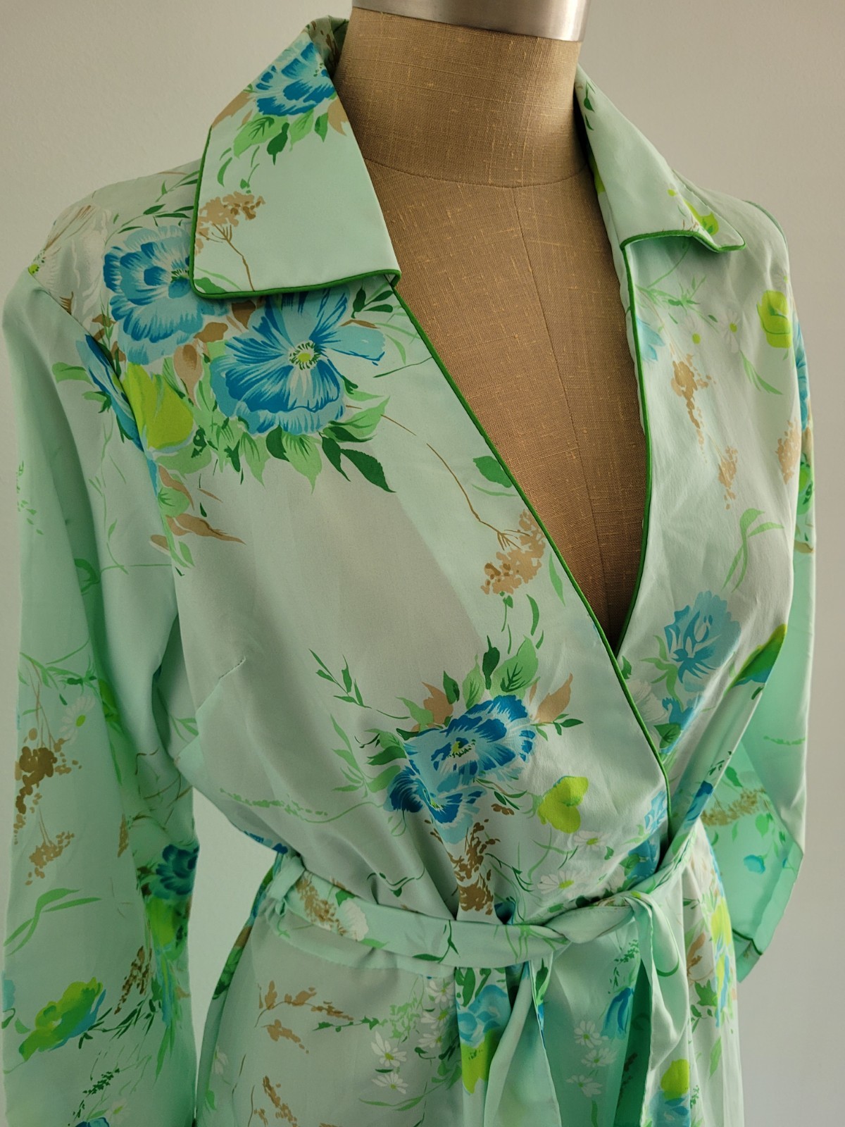Vintage 1970s Pale Green Floral Kimono Robe House Coat Sears w Original Tags L