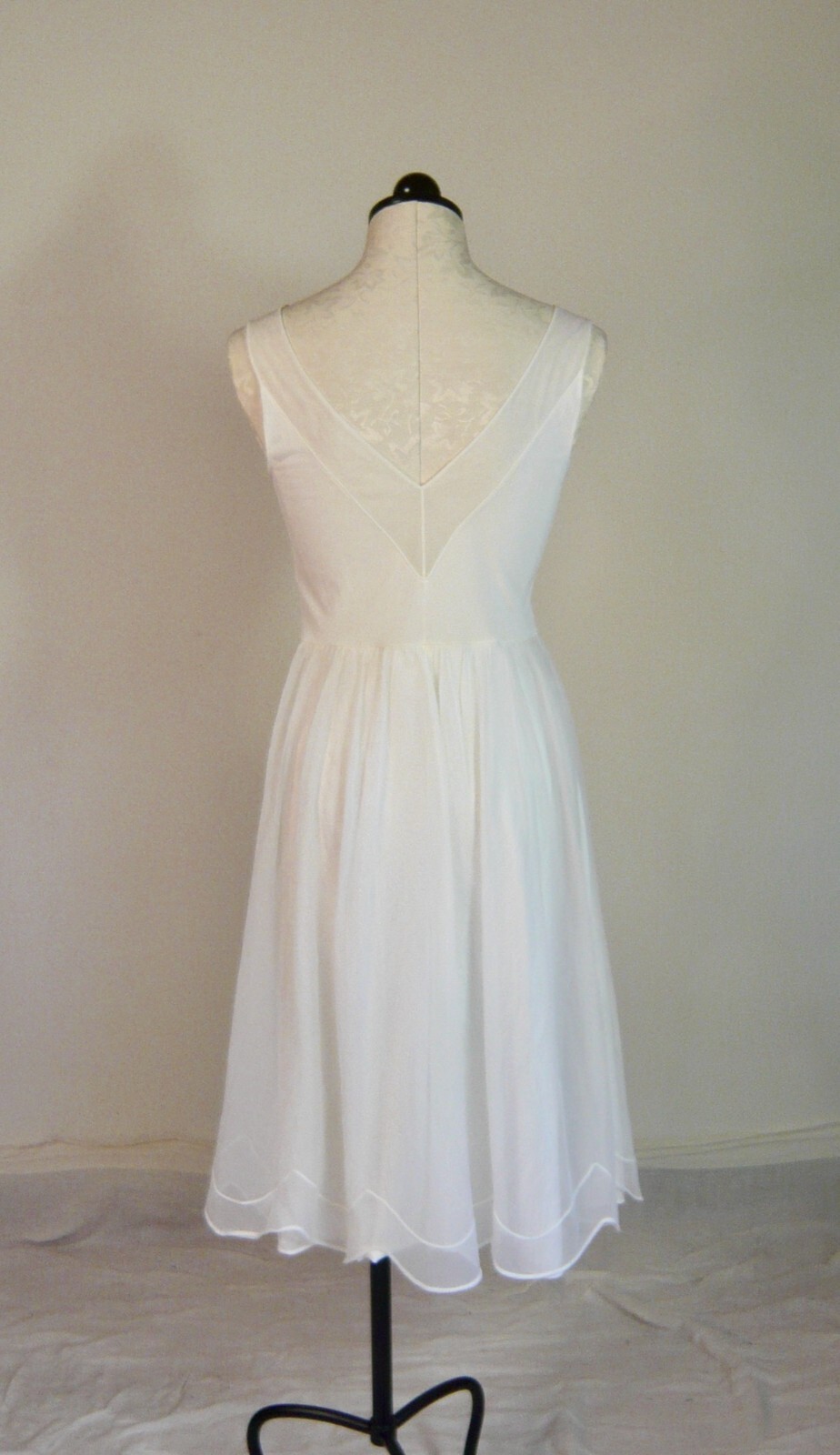 SHADOWLINE vintage early 60s ELEGANT white NYLON GOWN scallops appliques 34