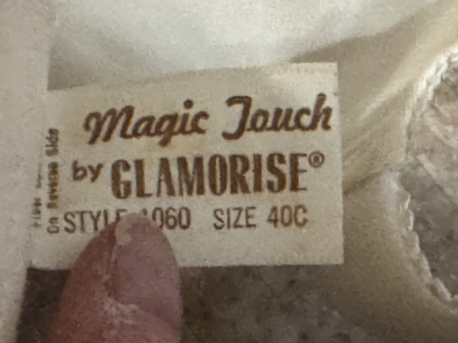 VINTAGE MAGIC TOUCH GLAMORISE BRA! 40 C. CREAM