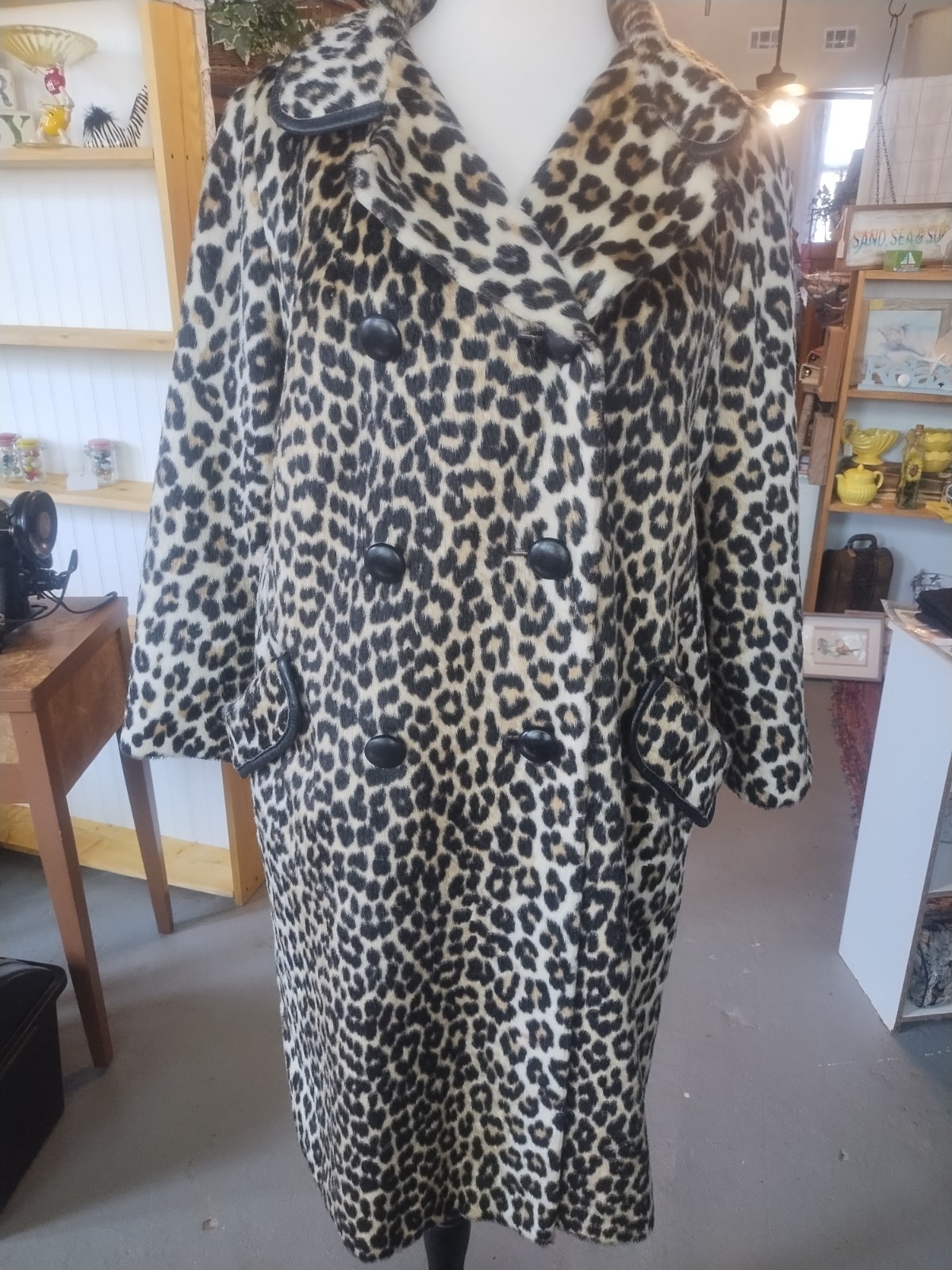 Vtg. 1960’s Sport Town Double Breasted Leopard Faux Fur Coat w/ leather trim ML