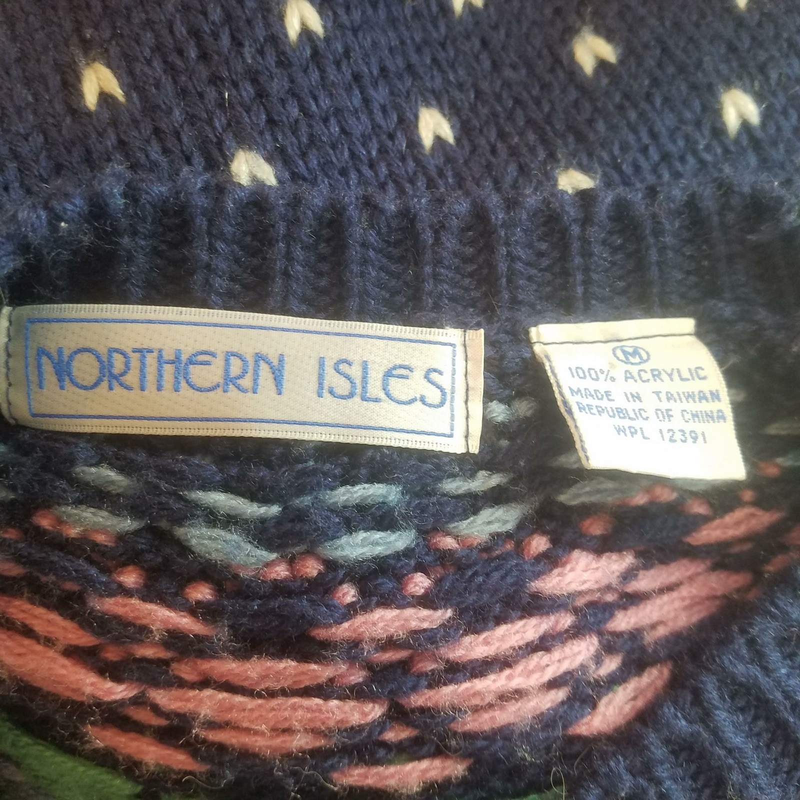 VTG Northern Isles Women’s Sweater Navy w/Pink Purple Green White Size M
