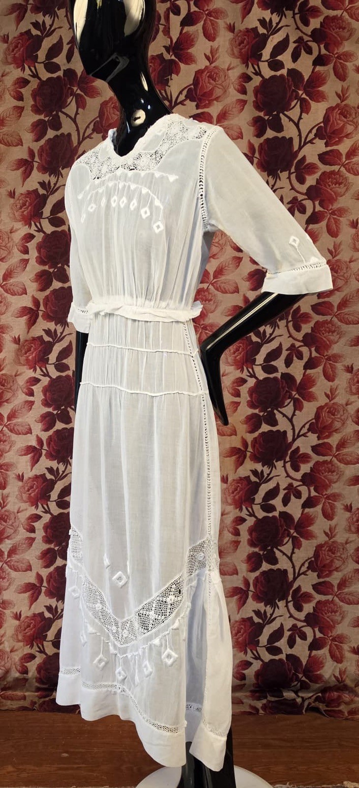 EDWARDIAN WHITE MUSLIN DRESS W RICH EMBROIDERY + LACE INSERTION