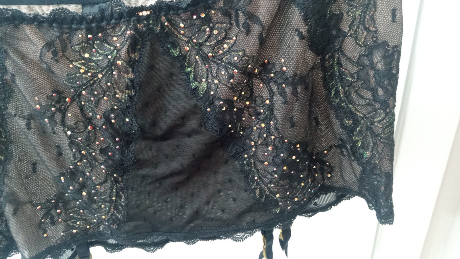 Victoria’s Secret Lace w/Glitter Panties V string Black Garter Belt/Size L/ NWT